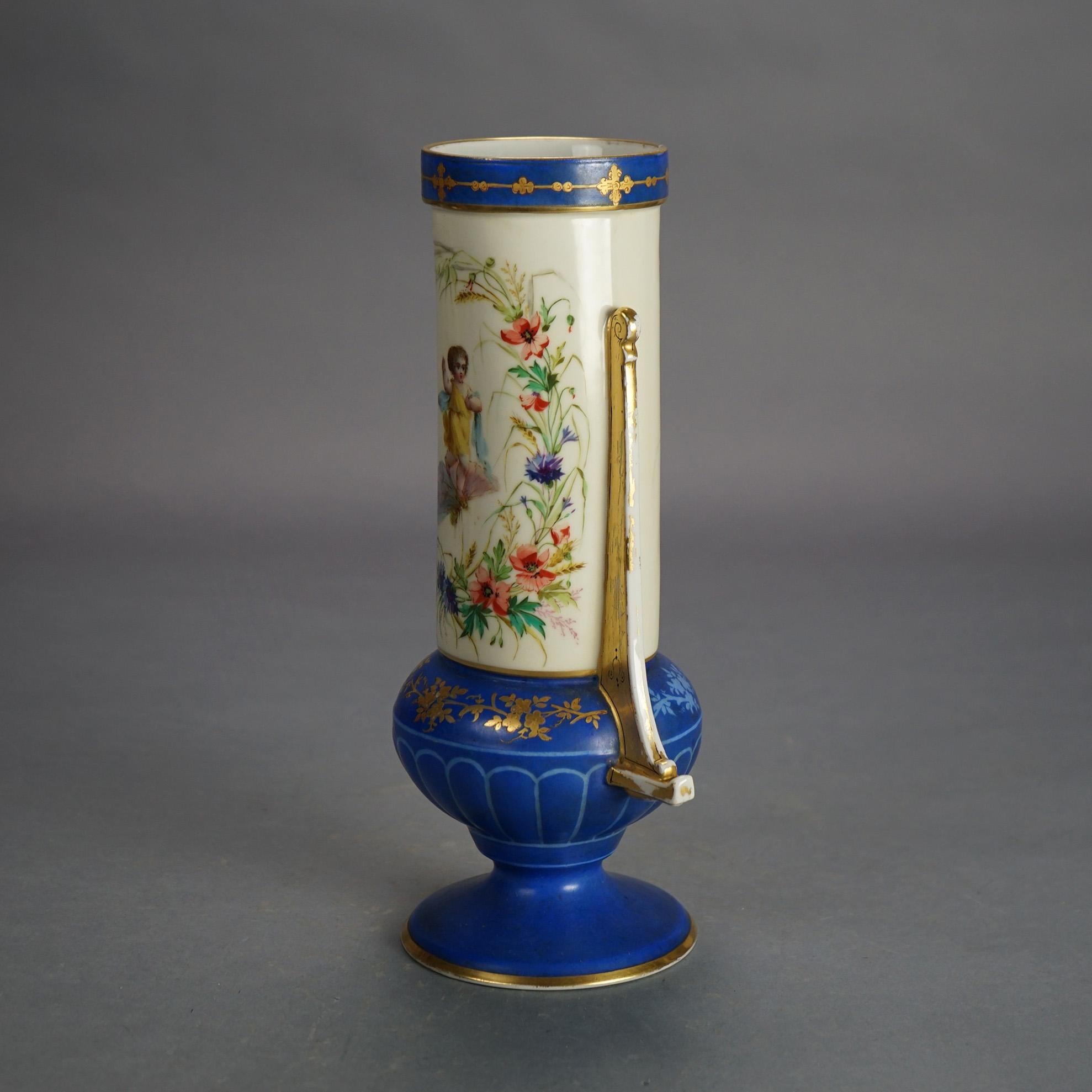 Antiguo Jarrón de Porcelana Old Paris con Retrato de Niña y Resalte Dorado C1890 en Bueno estado para la venta en Big Flats, NY