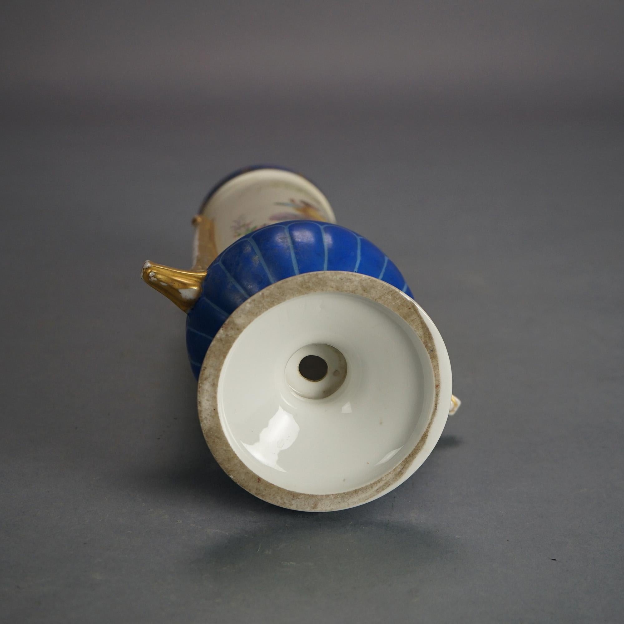 Antiguo Jarrón de Porcelana Old Paris con Retrato de Niña y Resalte Dorado C1890 en venta 1