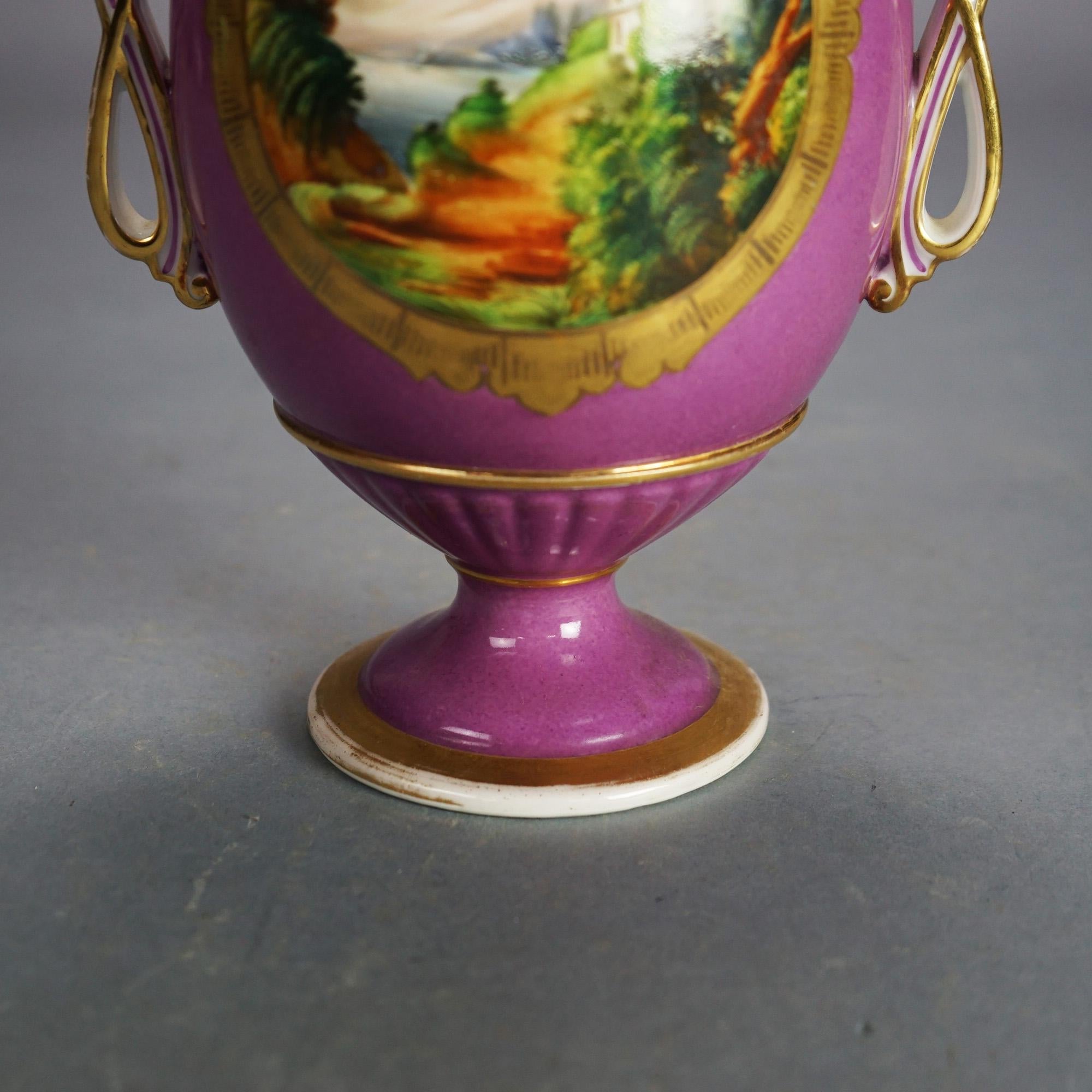 Dorato Antico vaso in porcellana Old Paris con paesaggio scenico e manici a voluta C1880 in vendita