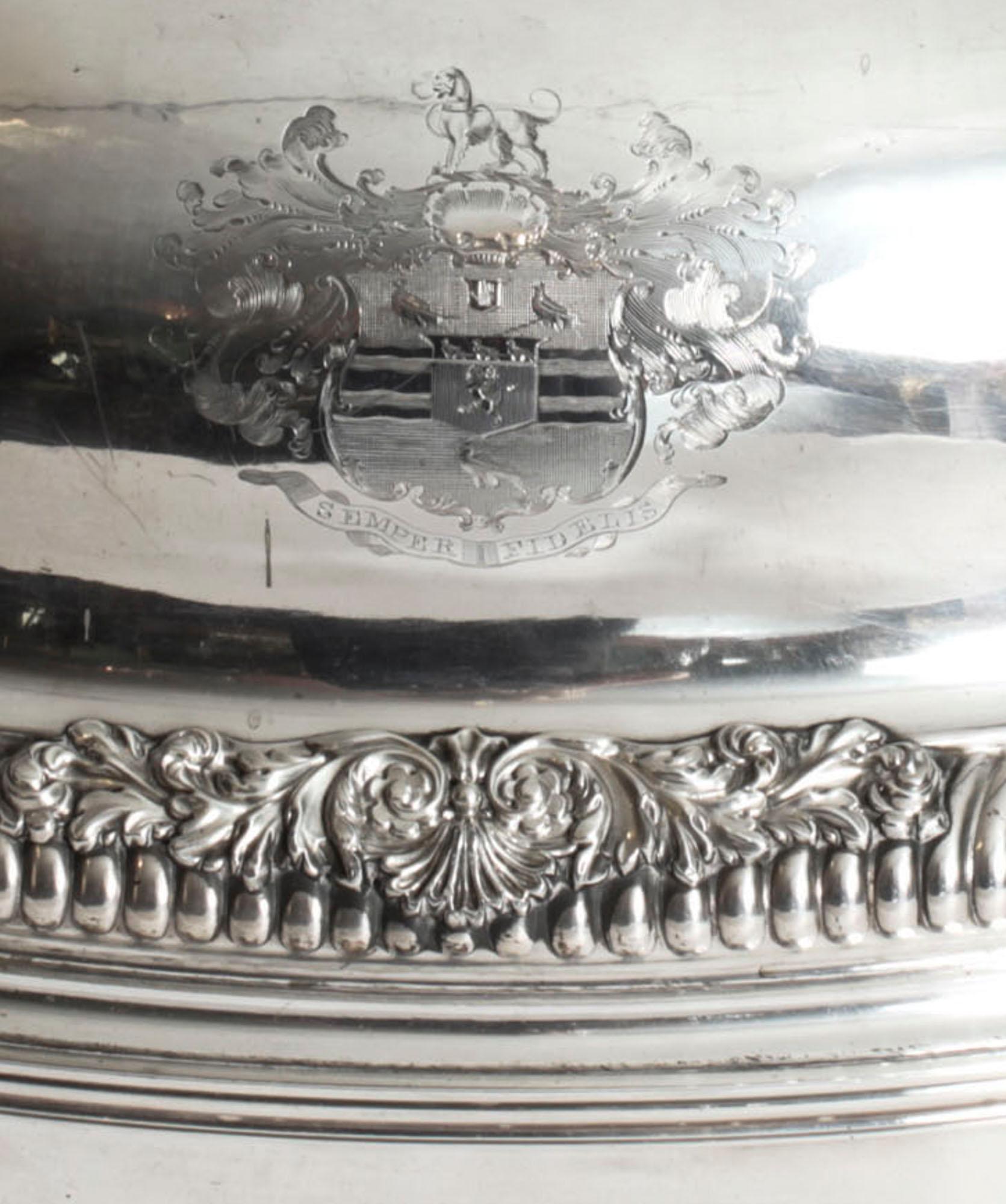 Antike alte Sheffield Platte Oval Rindfleisch Hirsch Terrine & gewölbte Abdeckung C 1810 (Frühes 19. Jahrhundert) im Angebot