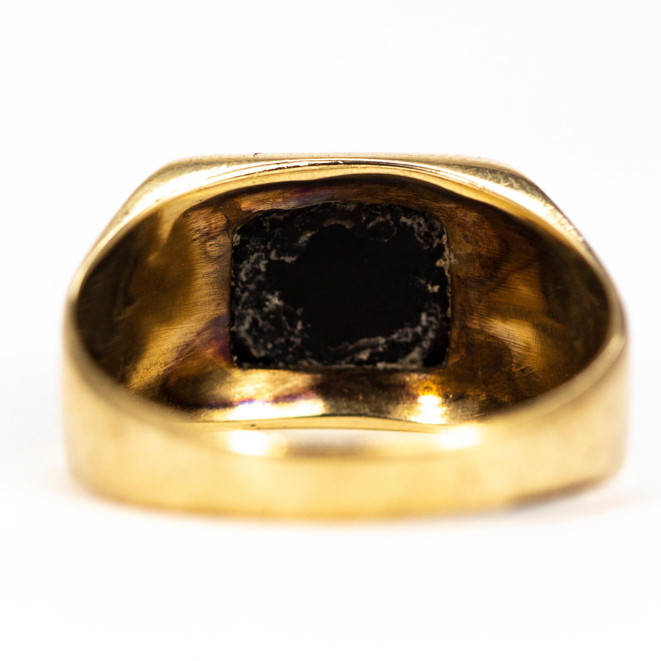 Antique Onyx and 9 Carat Gold Signet Ring In Good Condition In Chipping Campden, GB