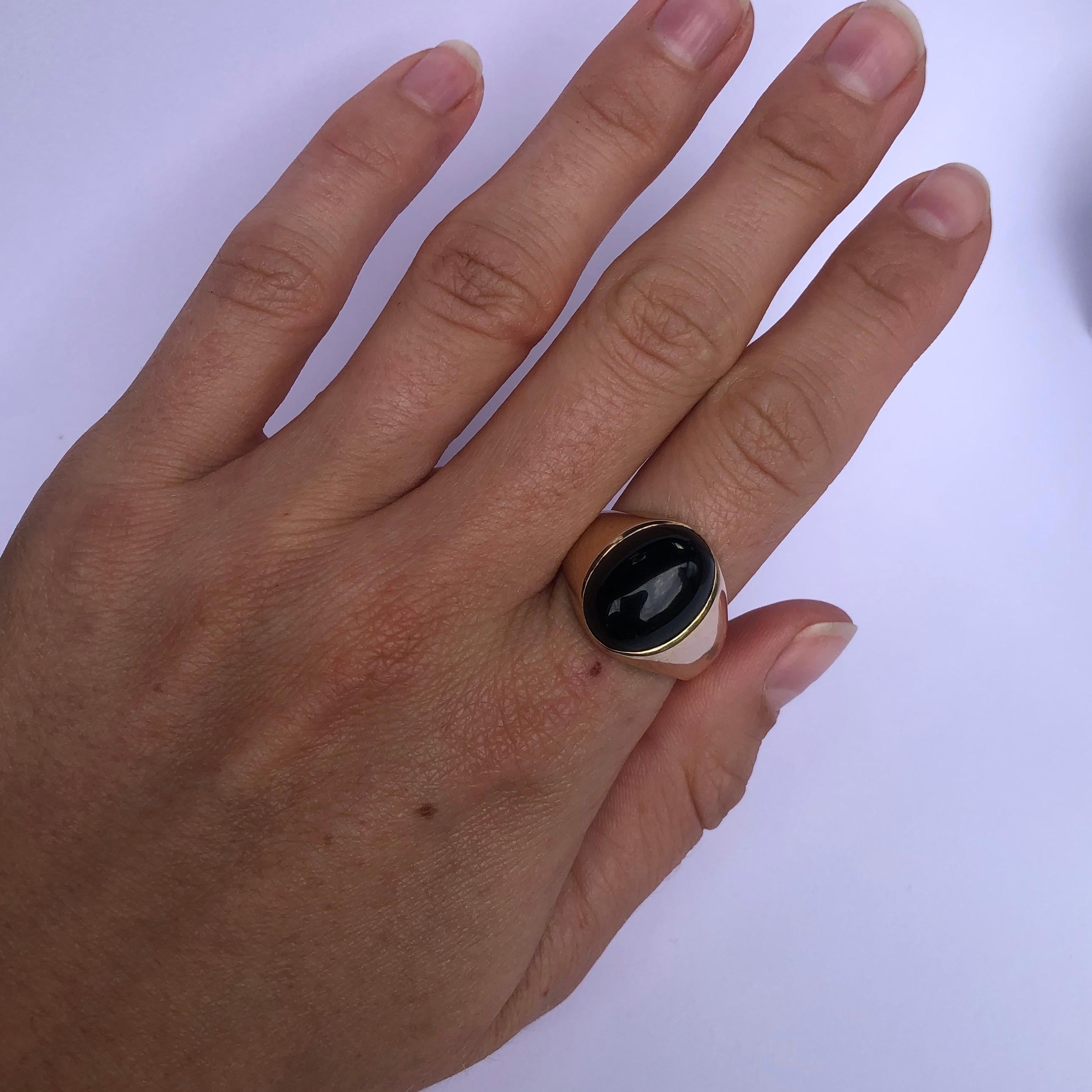 Antique Onyx and 9 Carat Gold Signet Ring In Good Condition In Chipping Campden, GB