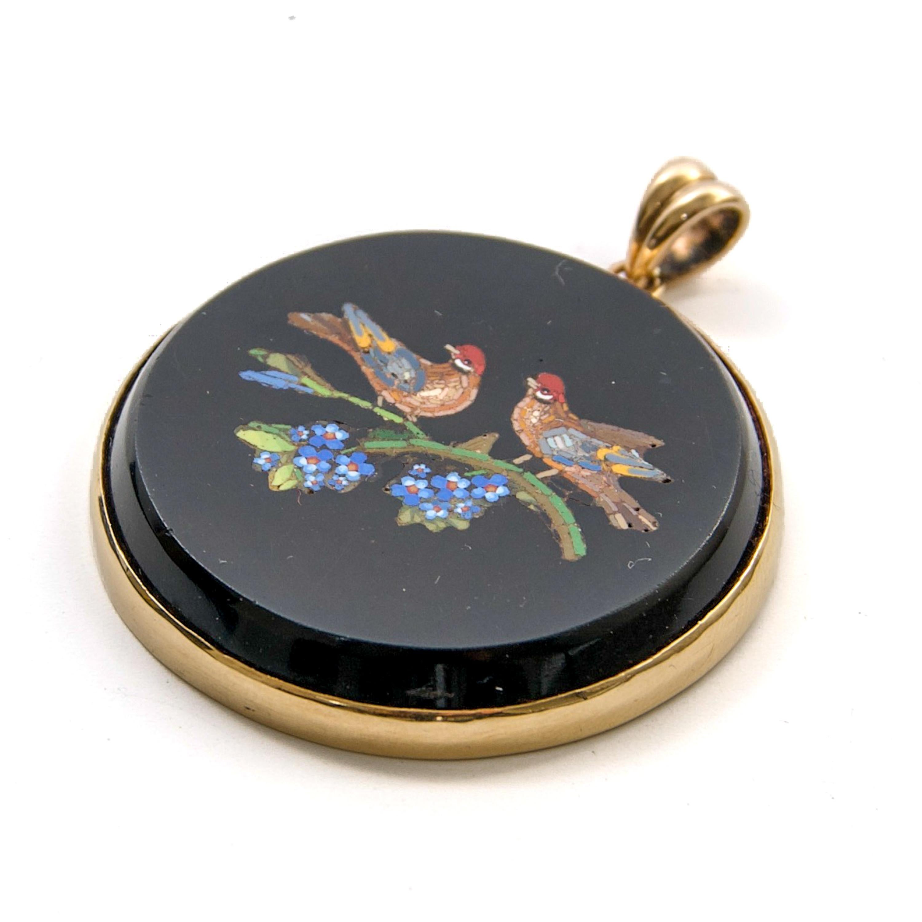 Victorian Antique Onyx and Micro Mosaic Birds Round Pendant, Rome 19th Century For Sale