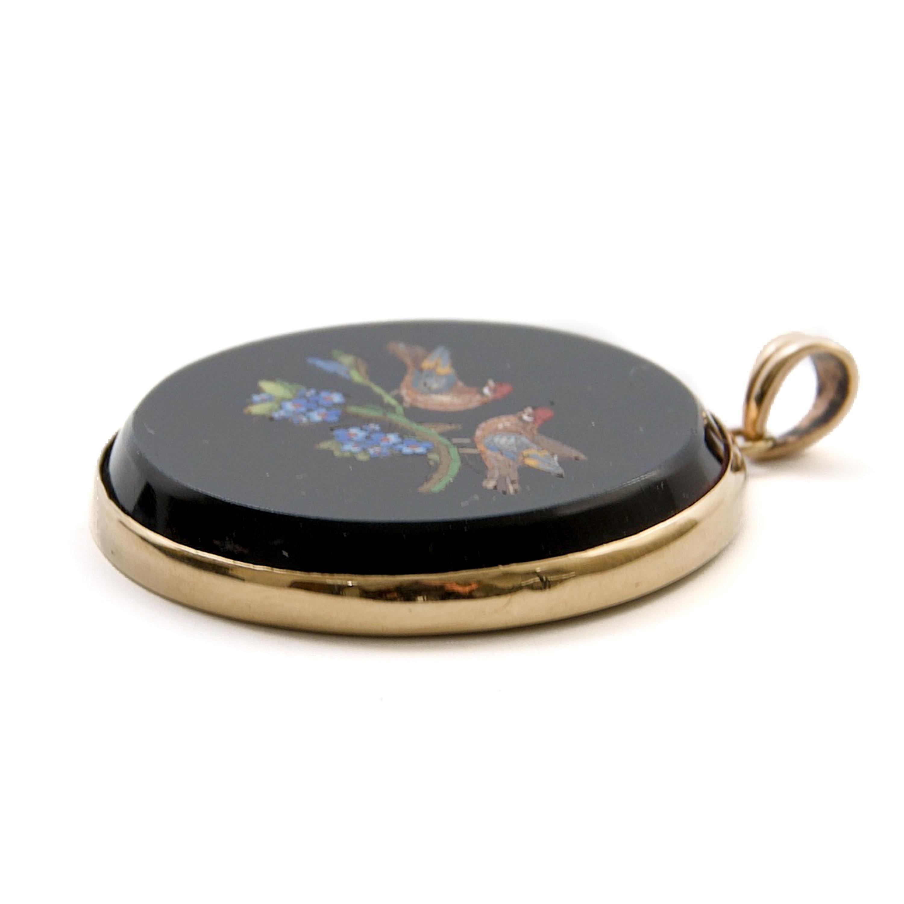 Antique Onyx and Micro Mosaic Birds Round Pendant, Rome 19th Century For Sale 1