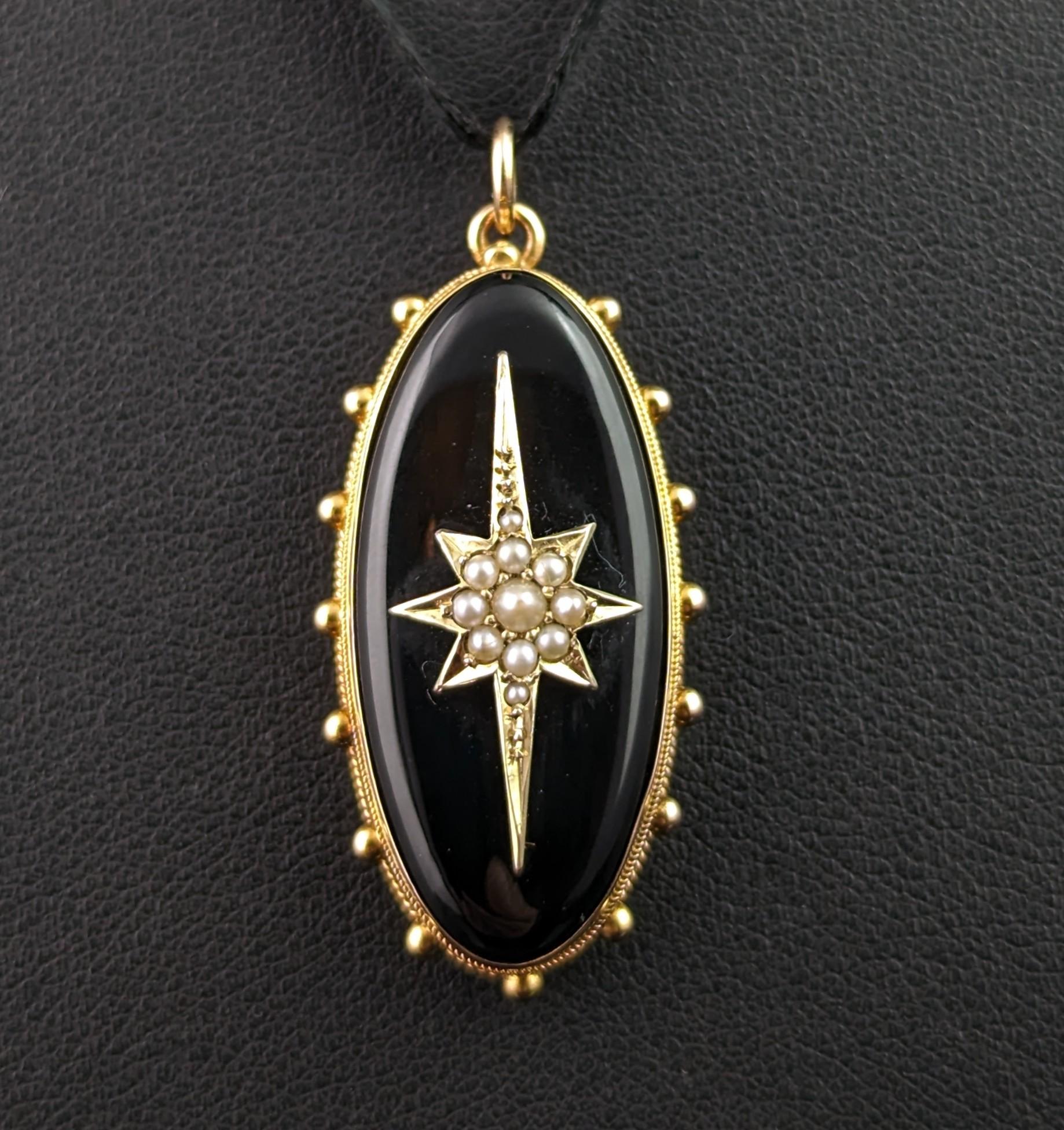 I don't know about you but I love this charming antique onyx and pearl mourning locket!

It is a conversion piece, neatly converted from a brooch, it features rich high polished, inky black onyx set with a central pearl set star in yellow gold.

The