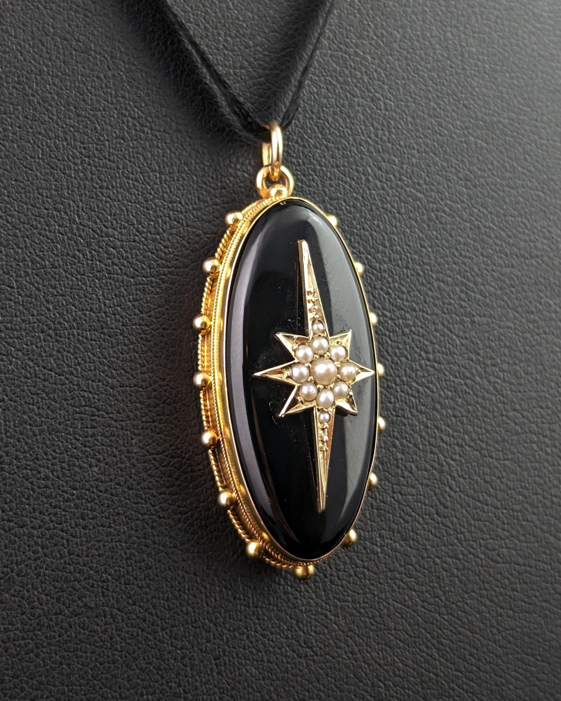 Antique Onyx and Pearl Mourning Locket, Star, 9k Gold In Good Condition In NEWARK, GB