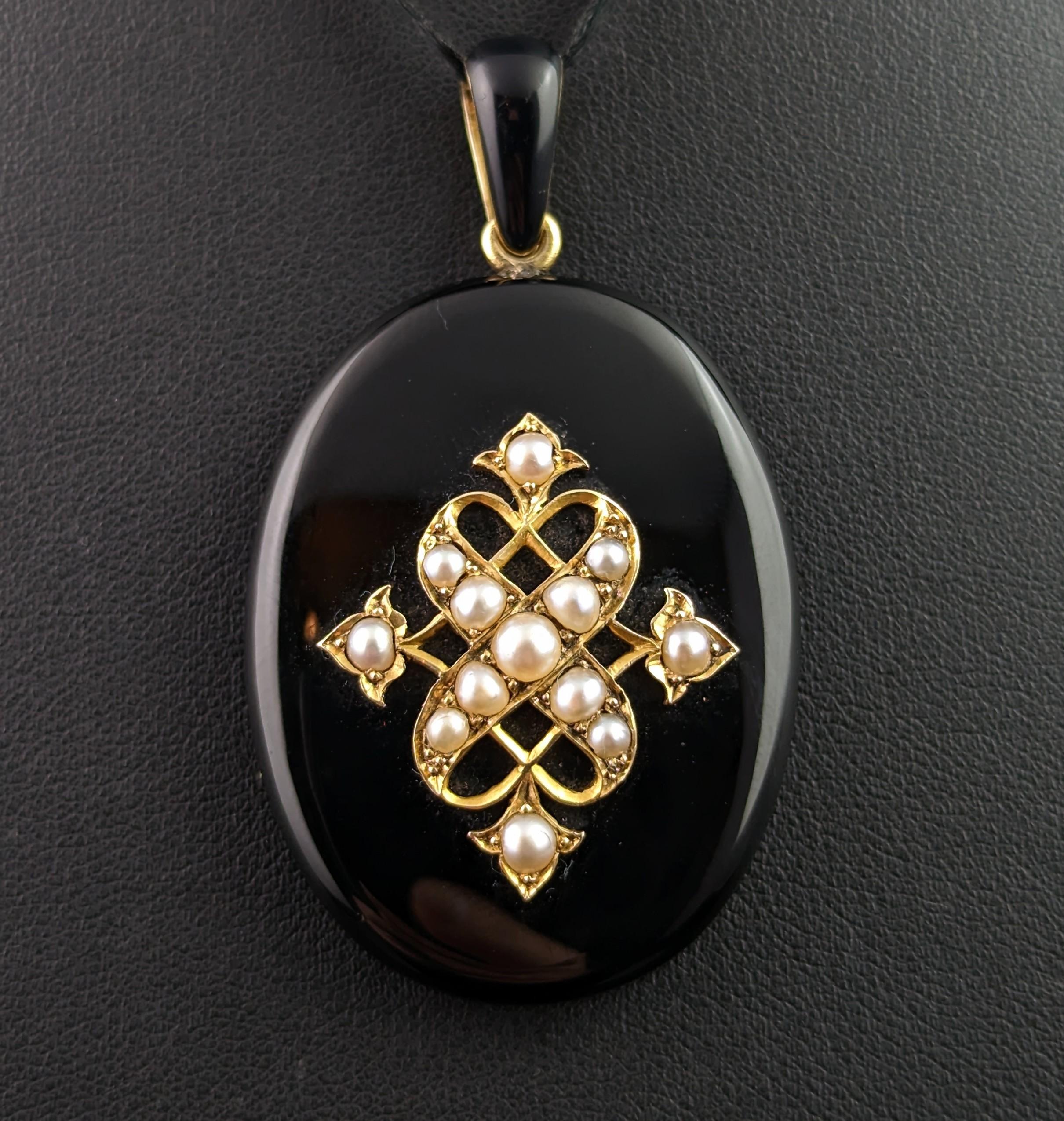 Now this a locket style that I will never tire of seeing, an impeccable antique Onyx and Pearl Mourning locket.

So rich and luxurious the body of the locket is made up from smooth, highly polished rich black onyx with a central gold motif that is