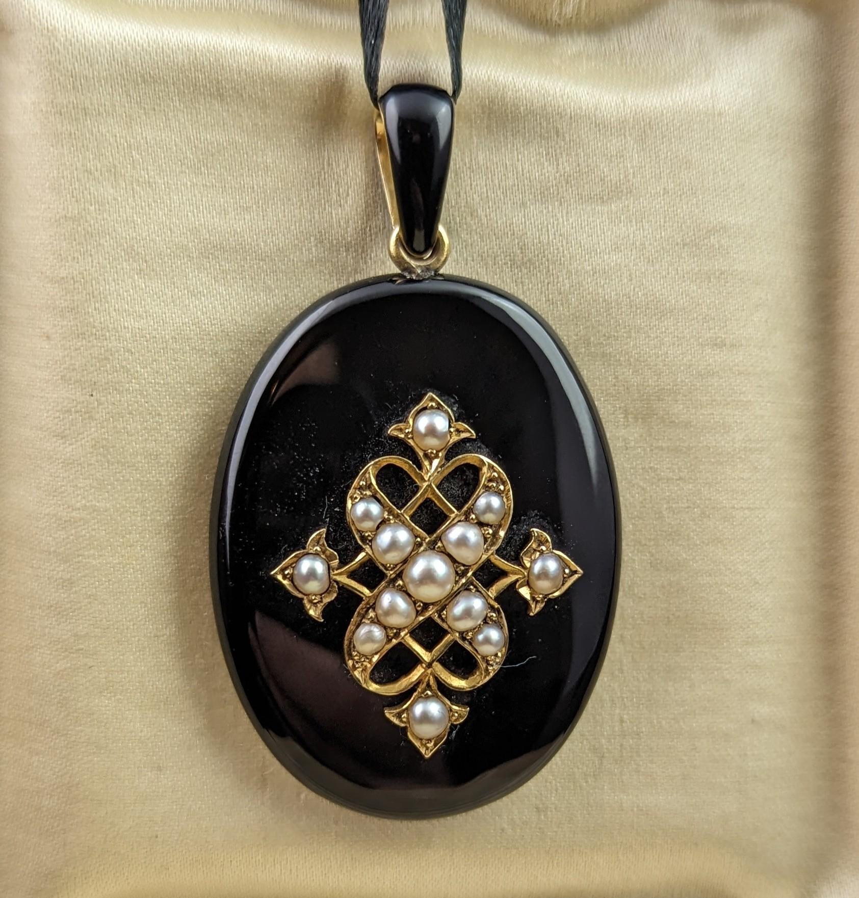 Antique Onyx and Pearl Mourning Locket, Victorian Pendant, 9k Gold In Good Condition In NEWARK, GB