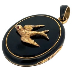 Antique Onyx Enamel 18 Karat Yellow Gold Dove Locket Pendant