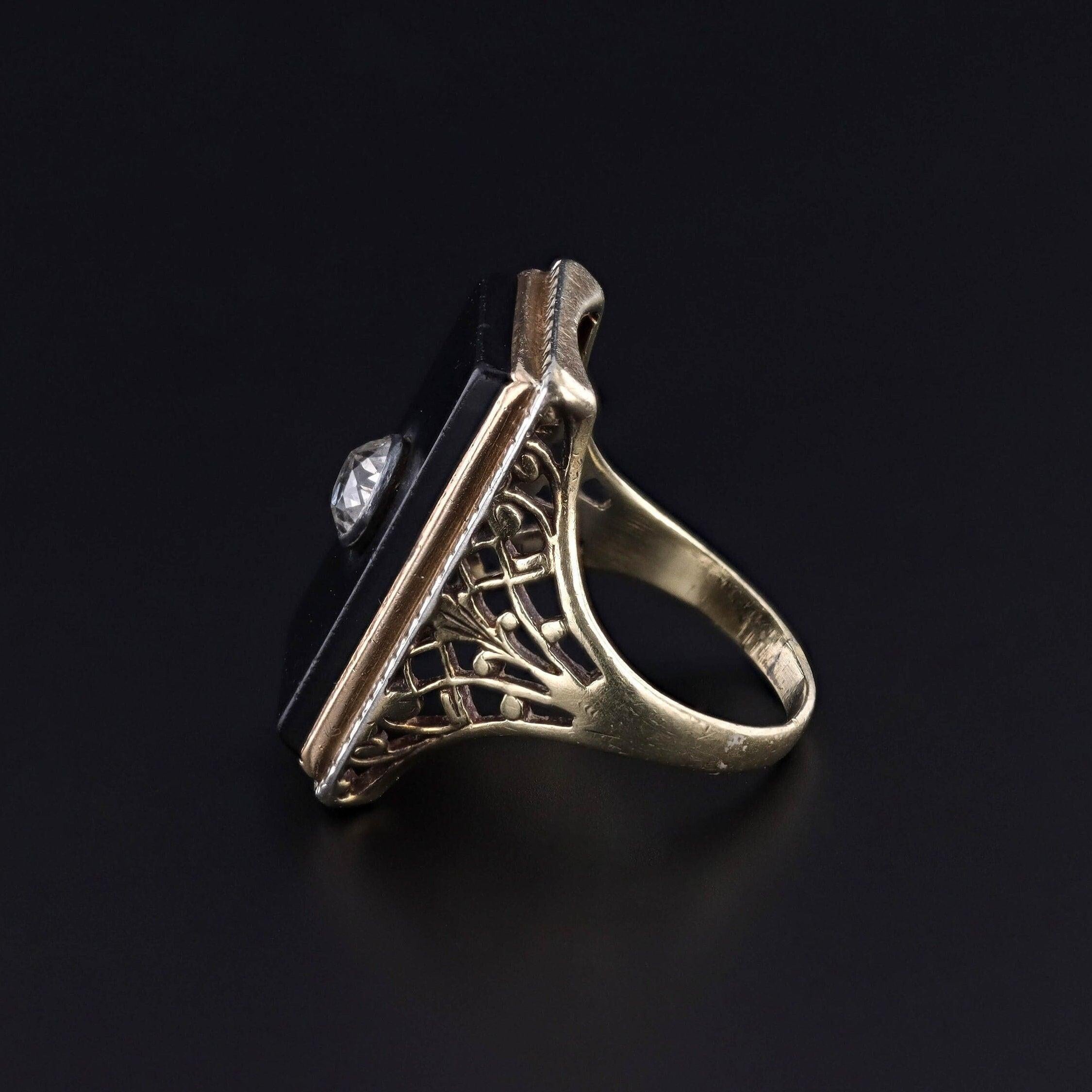 Art Deco Antique Onyx Filigree Ring of 14k Gold For Sale