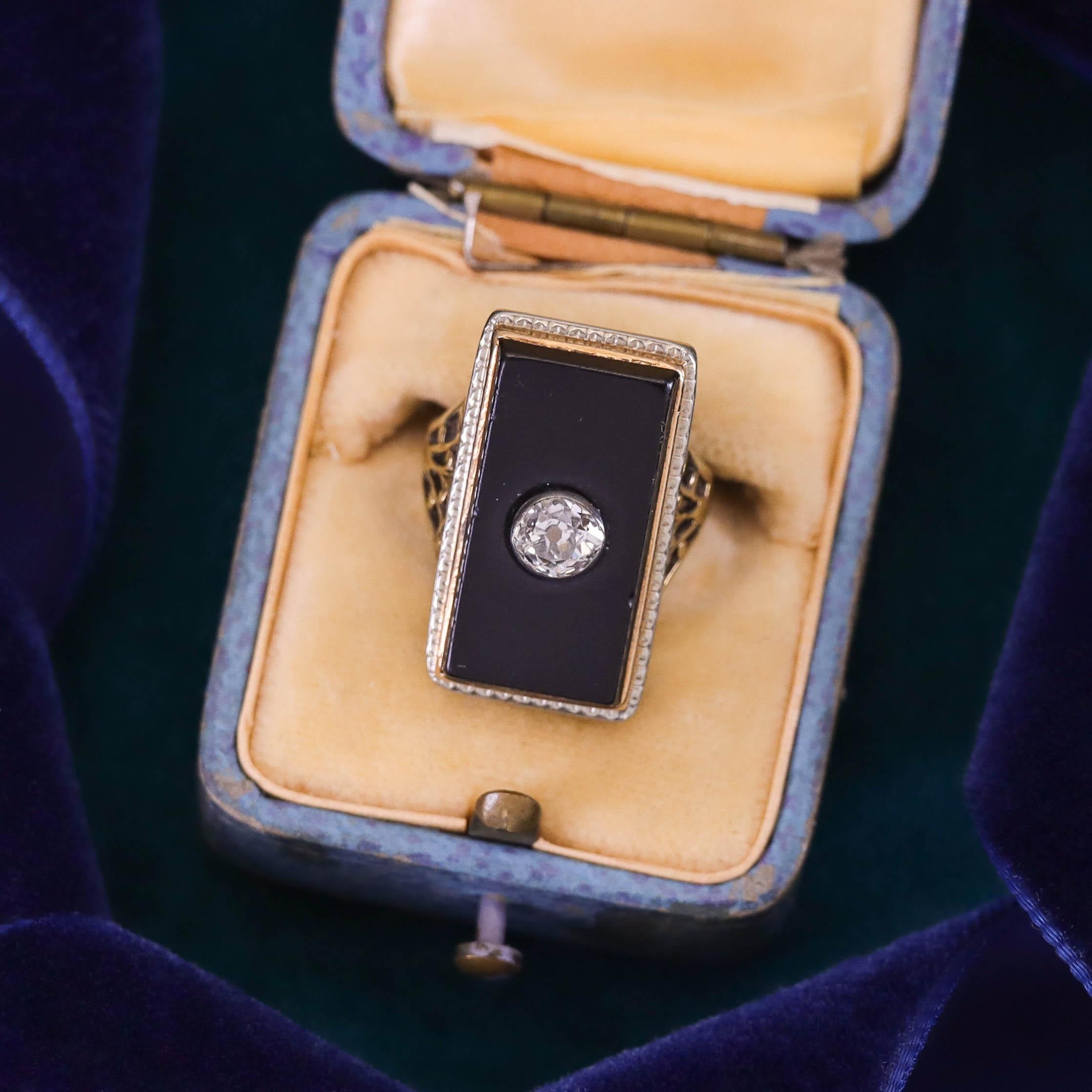 Women's Antique Onyx Filigree Ring of 14k Gold For Sale