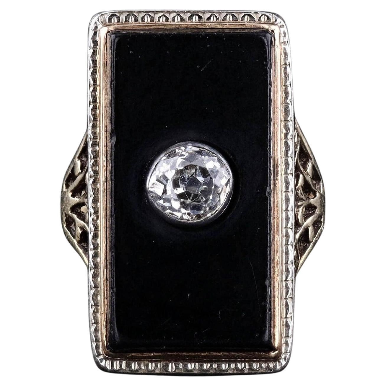 Antique Onyx Filigree Ring of 14k Gold