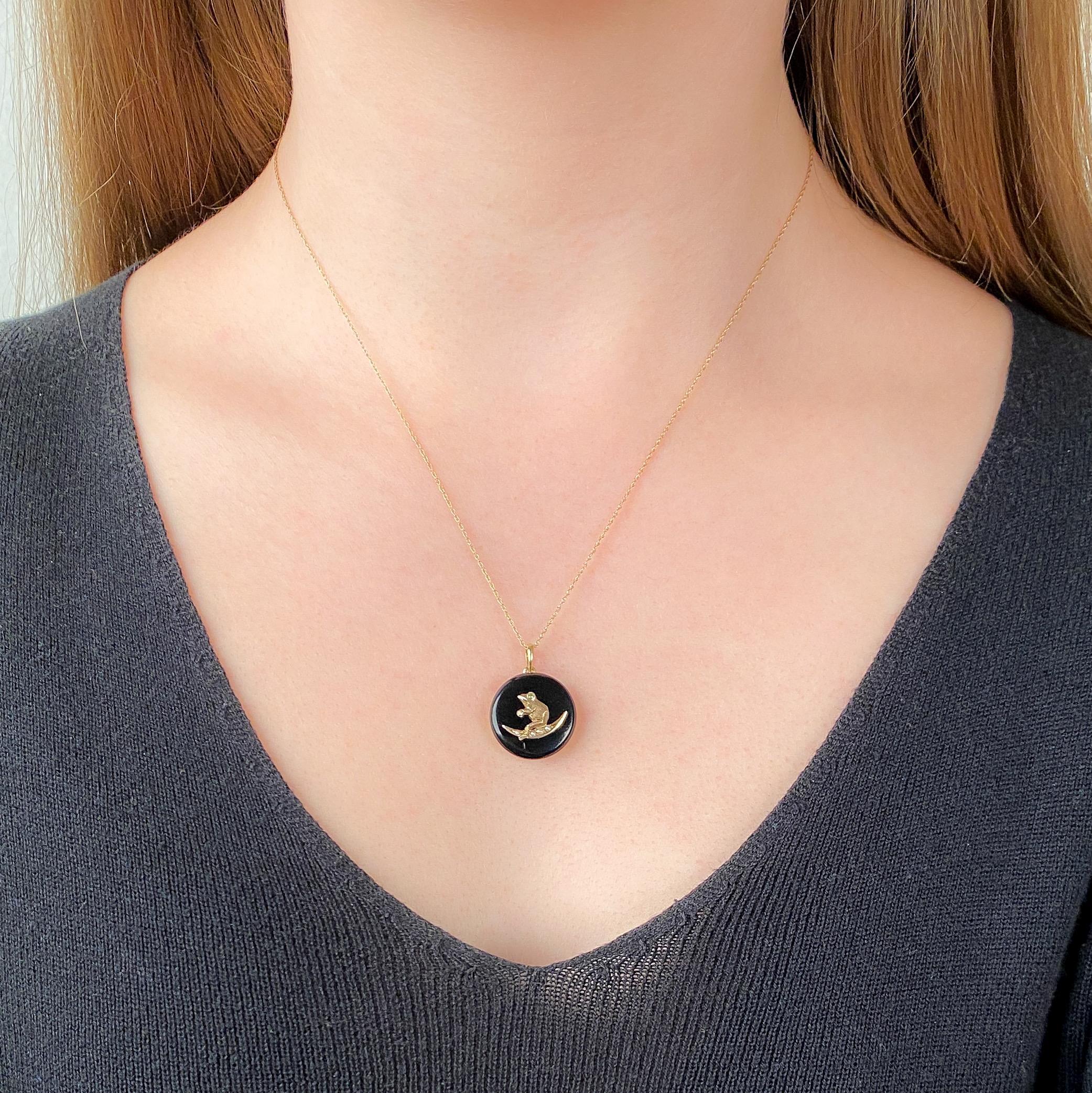 Round Cut Antique Onyx Frog Pendant of 14k Gold