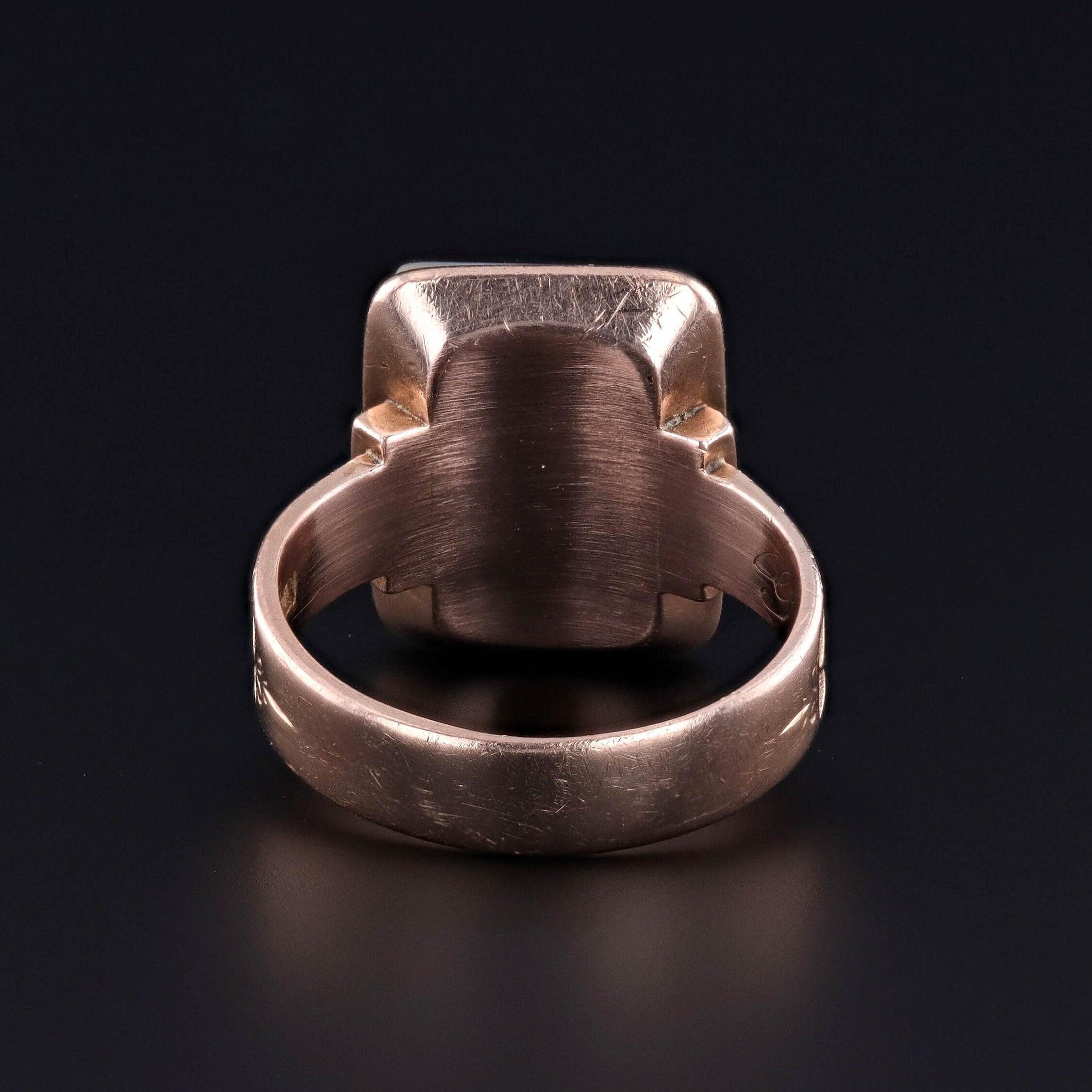 Antique Onyx Insect Ring of 10k Gold In Good Condition For Sale In Lewisburg, PA