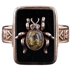 Antiker Onyx-Insektenring aus 10 Karat Gold