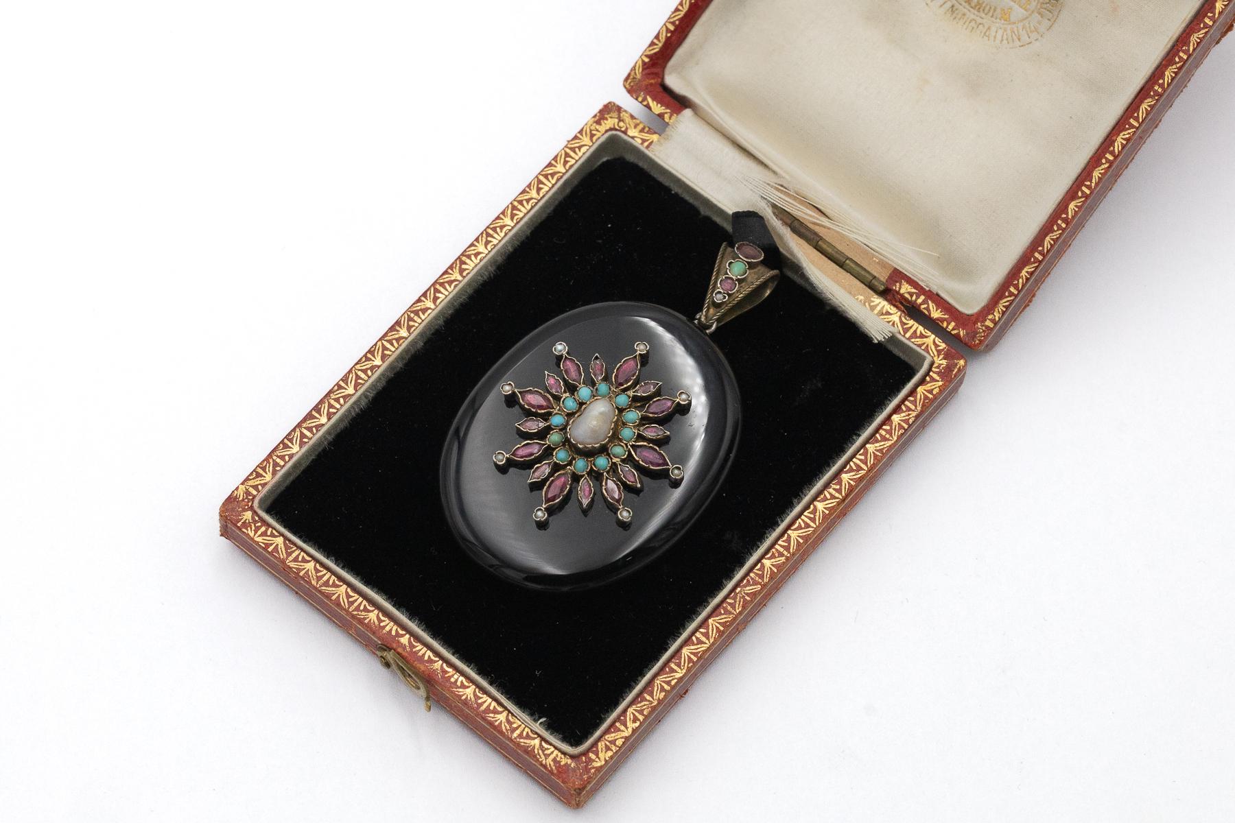 Antique onyx locket with pearls, garnets, and turquoises. For Sale 3