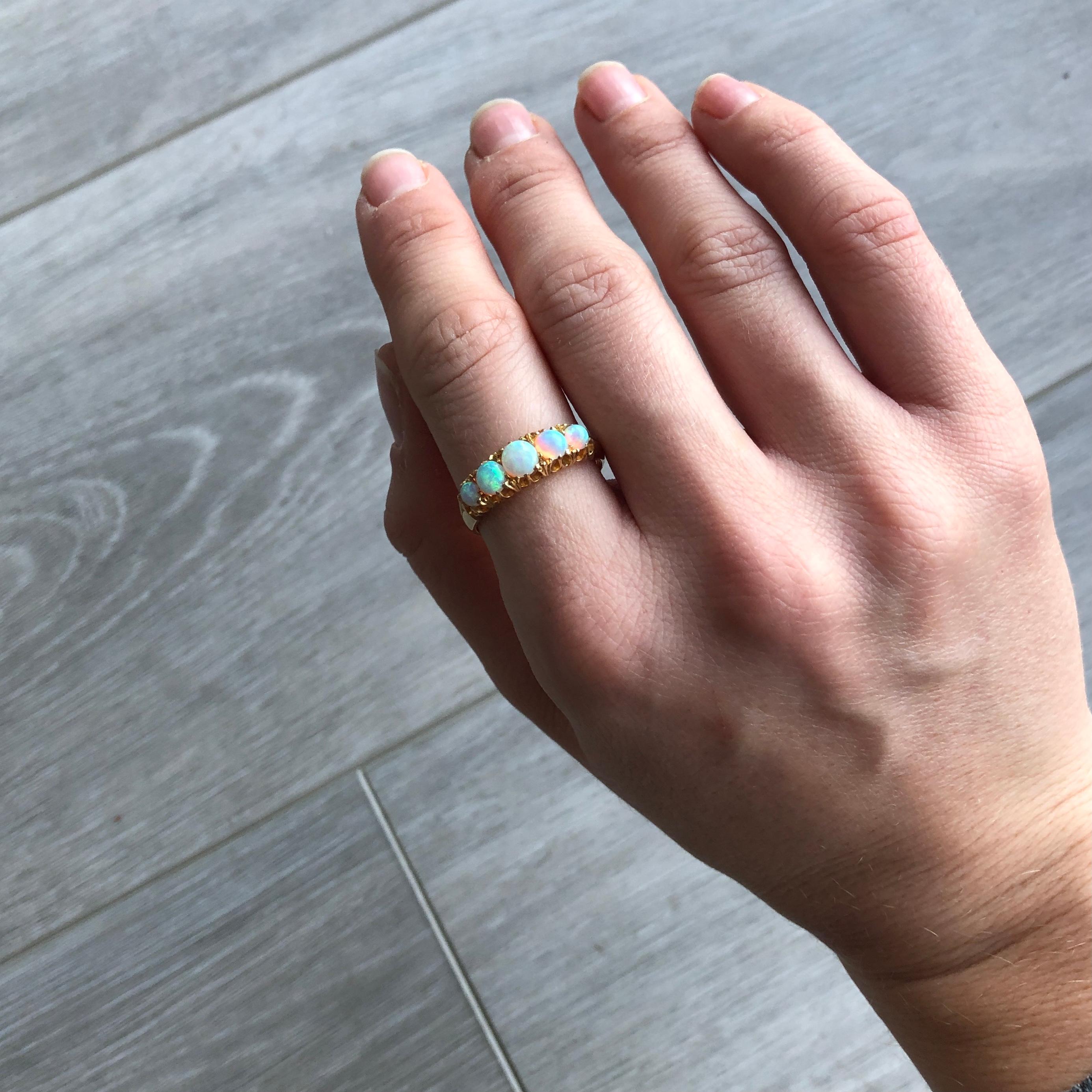 Antique Opal and 18 Carat Gold Five-Stone Ring In Good Condition In Chipping Campden, GB