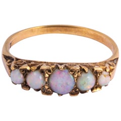 Fünf-Stein-Ring mit antikem Opal und 18 Karat Gold