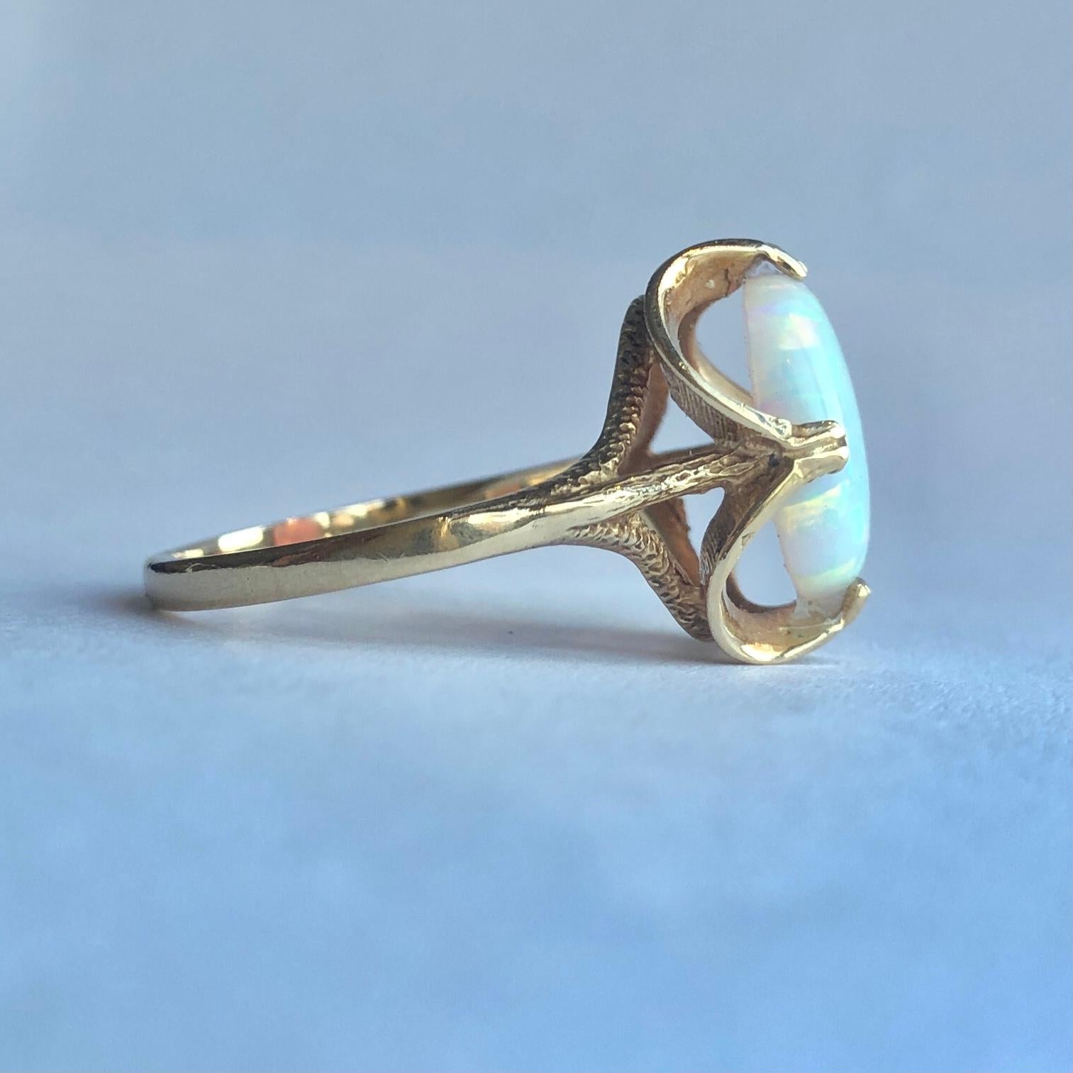 Antiker Ring aus Opal und 9 Karat Gold (Moderne) im Angebot