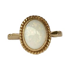 Antiker Ring aus Opal und 9 Karat Gold