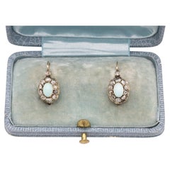Boucles d'oreilles anciennes en opale et diamants, Autriche-Hongrie, début du XXe siècle.