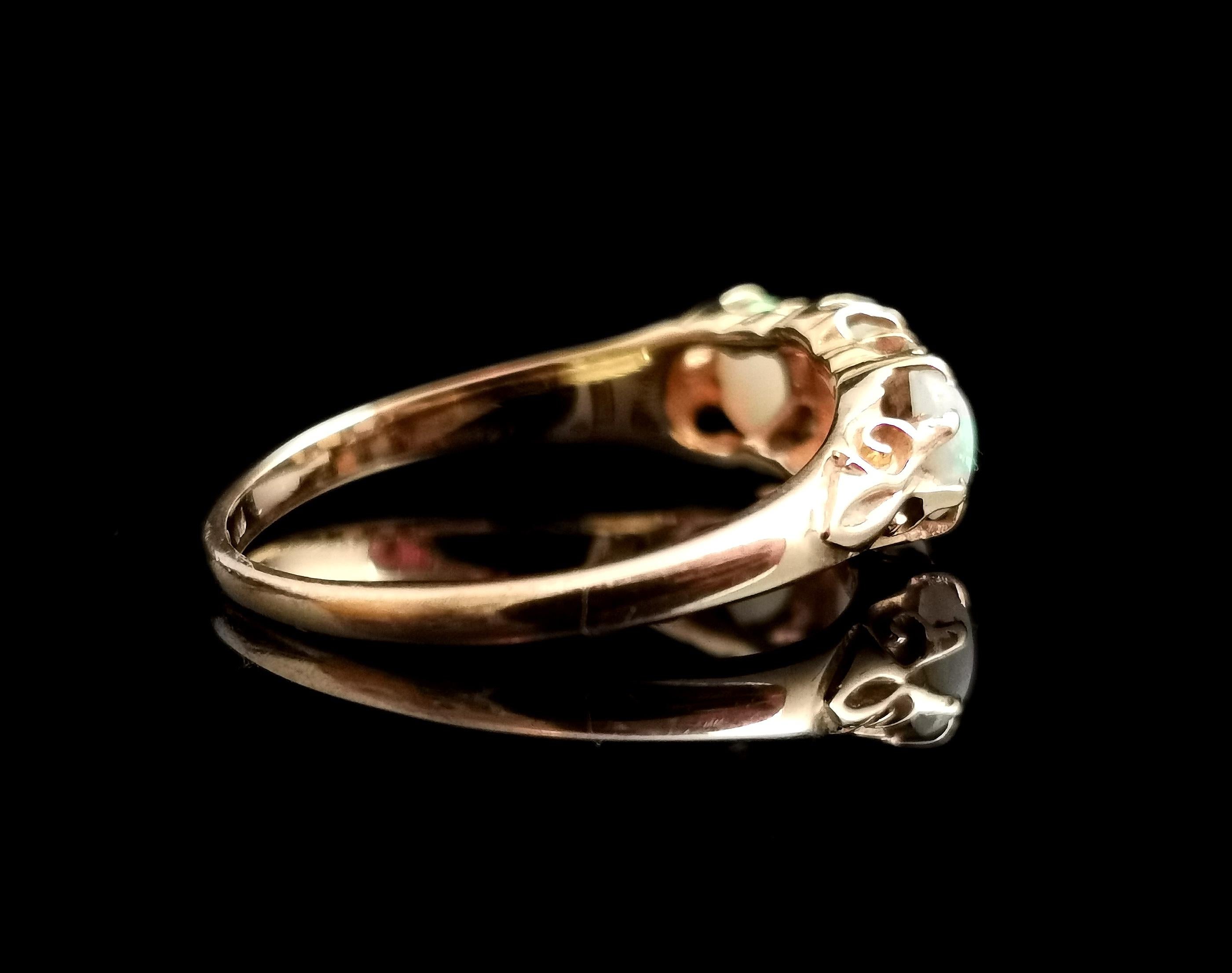 Antique Opal and Diamond ring, 18k yellow gold, Edwardian  In Good Condition In NEWARK, GB