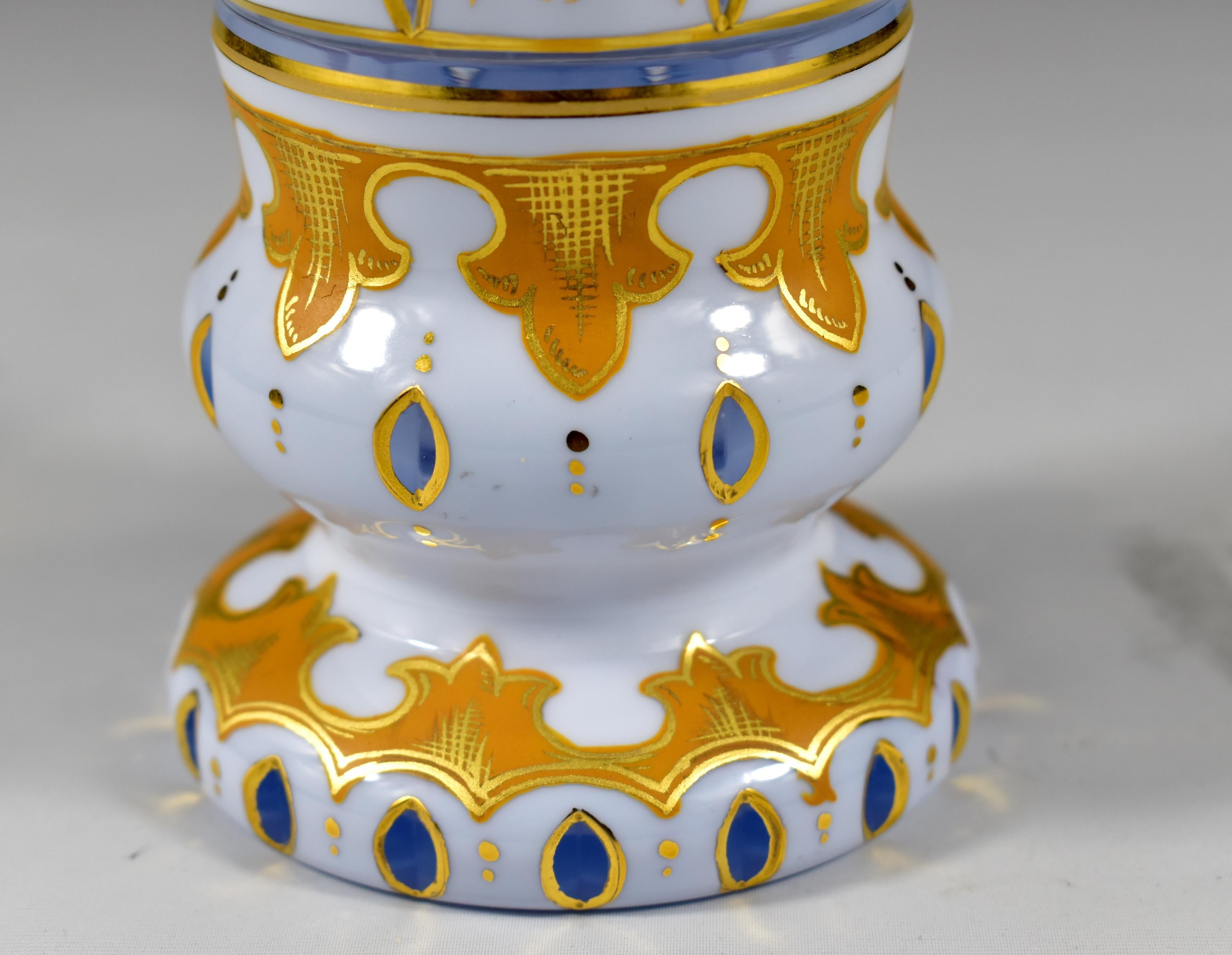 Copa Antigua de Corte Ópalo, Pintada de Dorado - Vidrio de Bohemia en venta 7