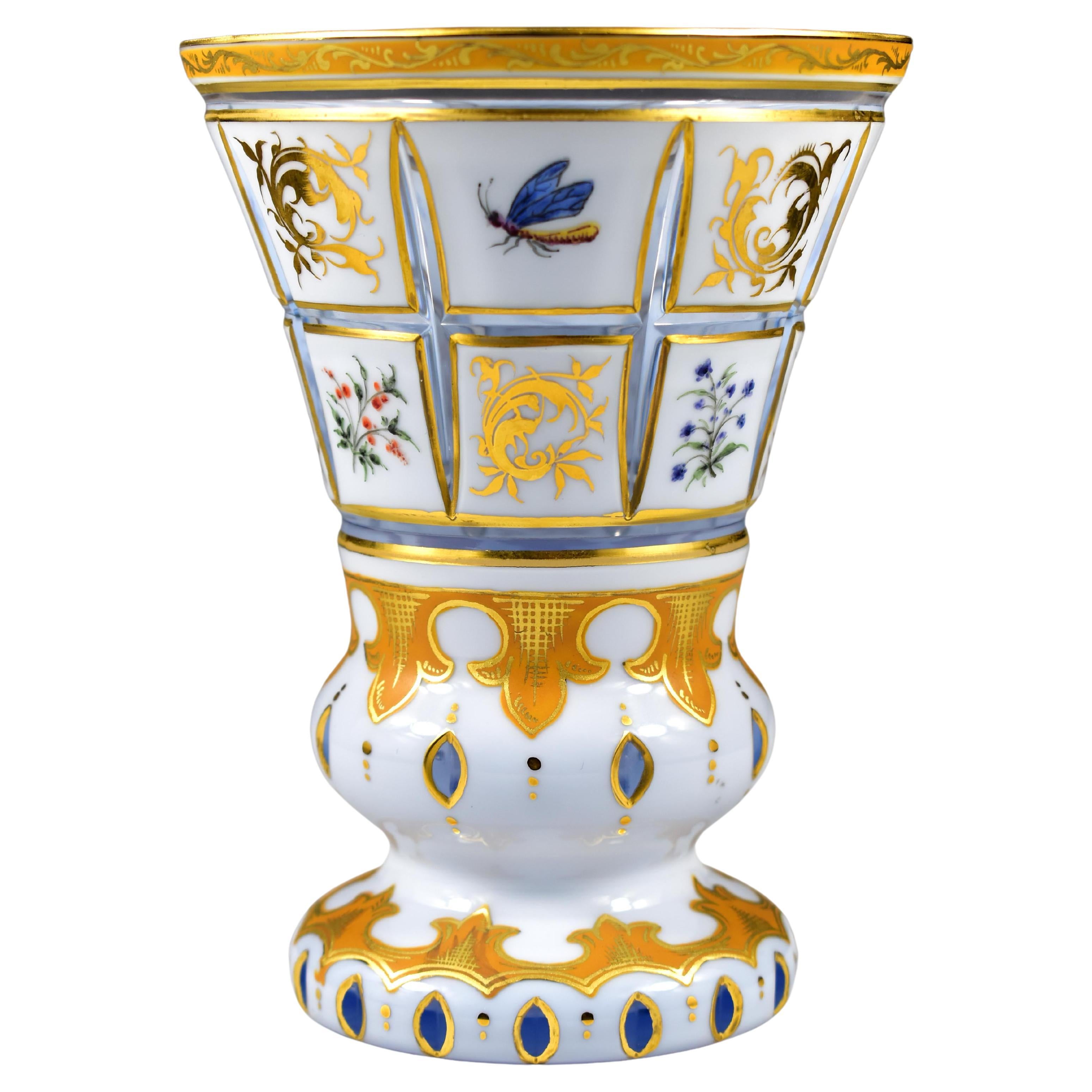 Copa Antigua de Corte Ópalo, Pintada de Dorado - Vidrio de Bohemia