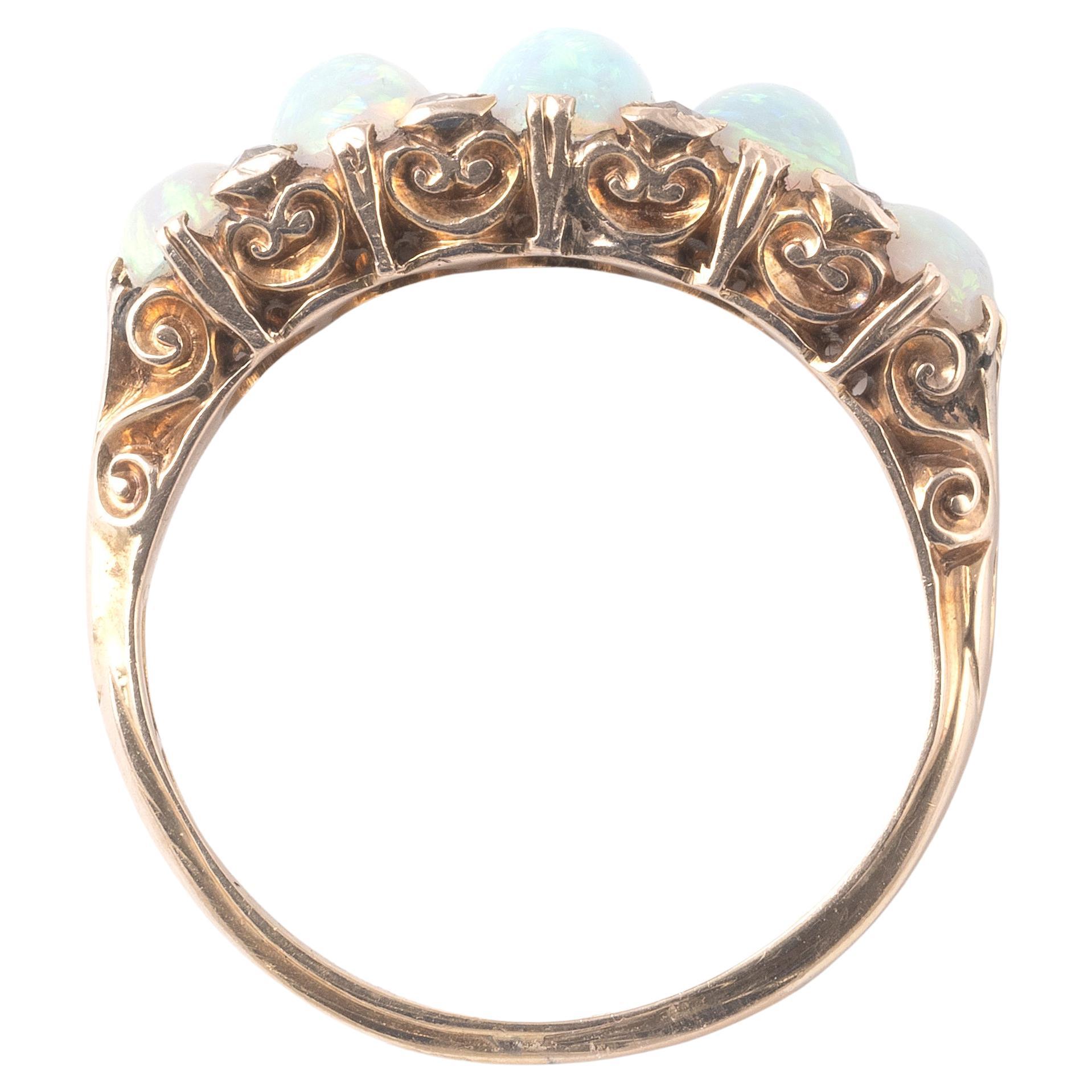 Cabochon Anello antico a cinque pietre con diamante e opale in vendita