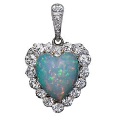 Pendentif ancien en forme de cœur en opale et diamants