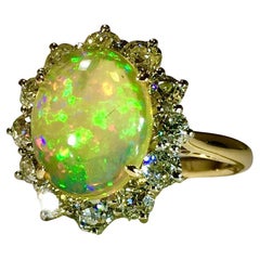 Bague ancienne en opale et diamants  Diamants taille rose en or jaune 18 carats