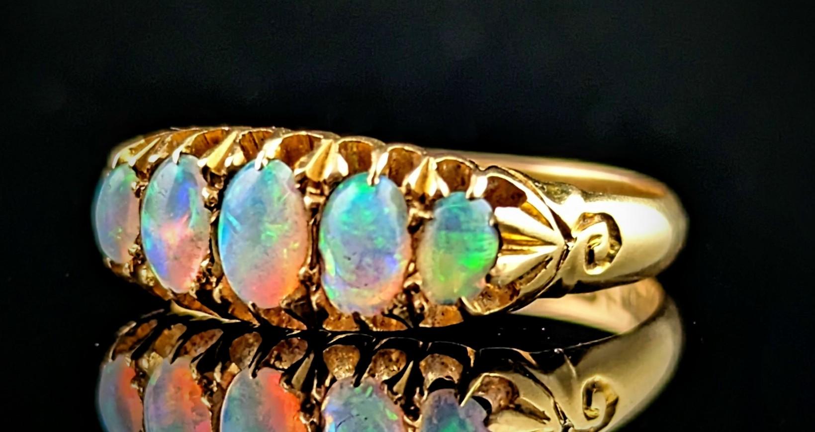 Antique Opal five stone ring, 18k yellow gold  1