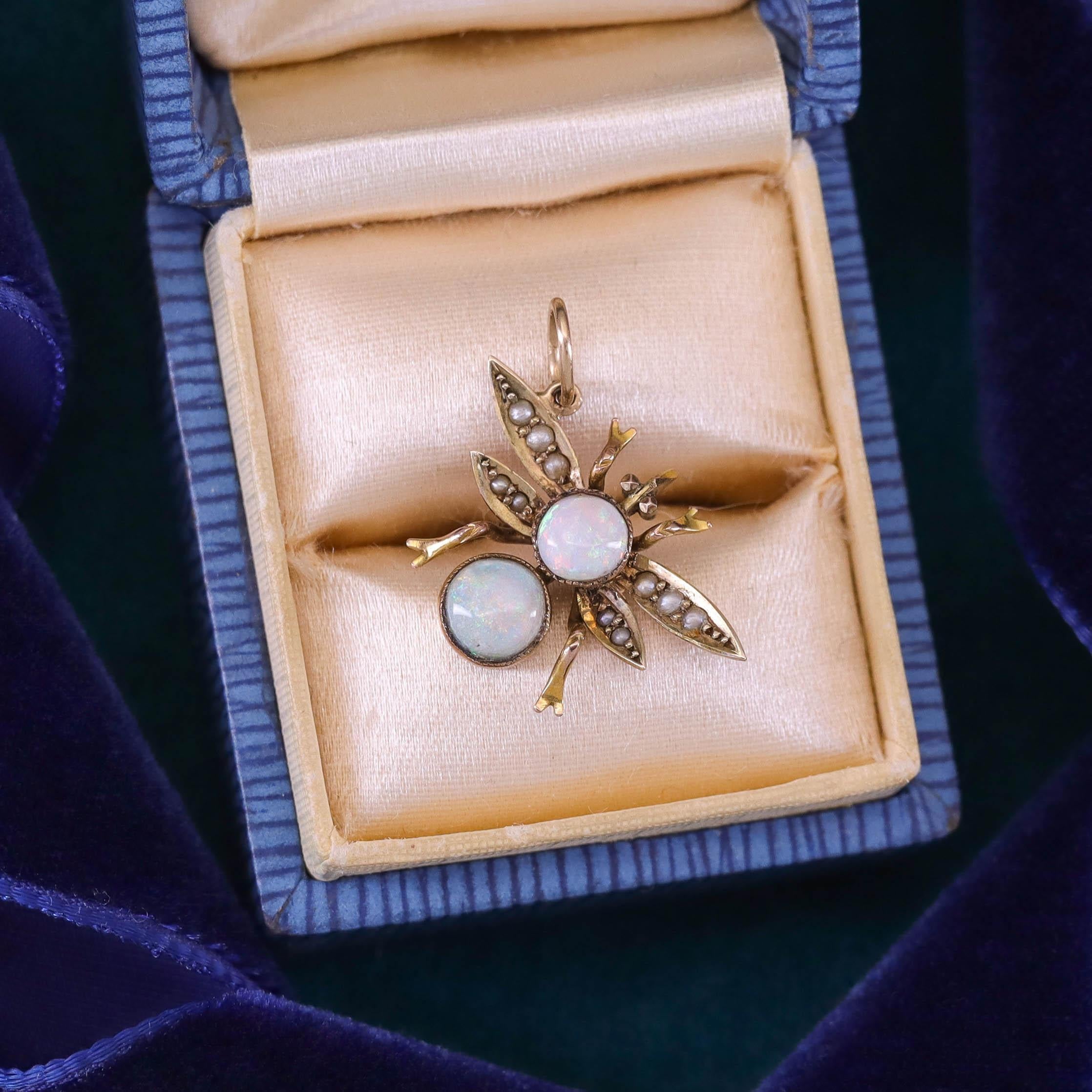De las mujeres Antiguo amuleto de oro de 10 quilates para convertir un insecto en ópalo en venta