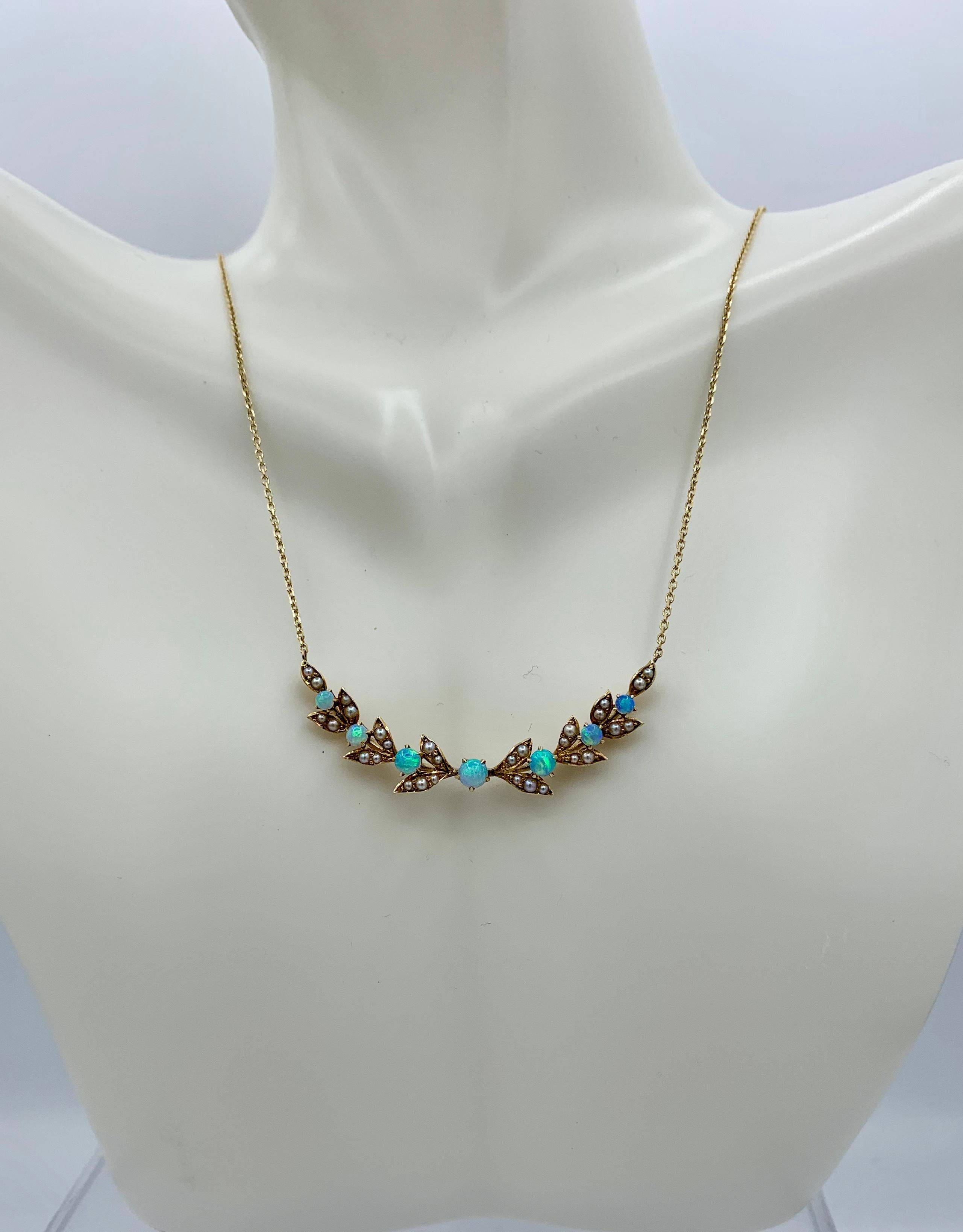 Taille cabochon Collier ancien guirlande de fleurs en or 14 carats avec opale et perles de style victorien édouardien