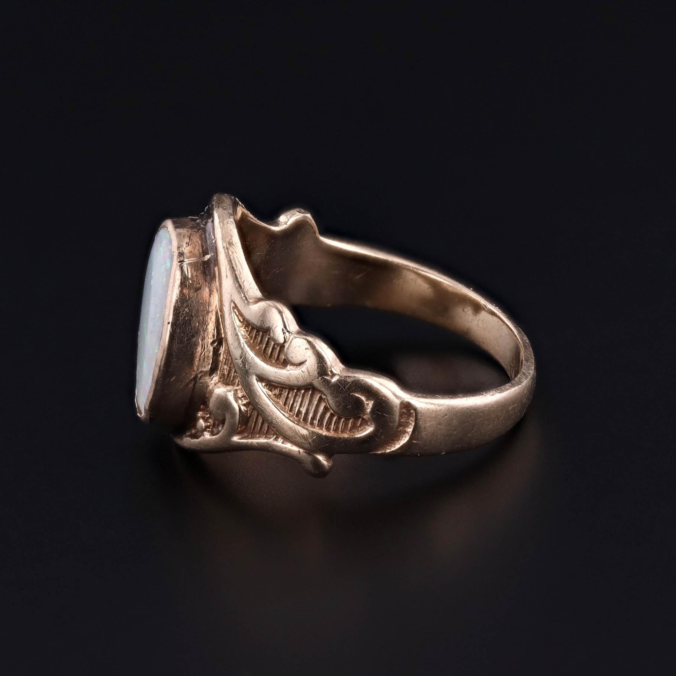 Édouardien Bague ancienne en or 10k avec opale en vente