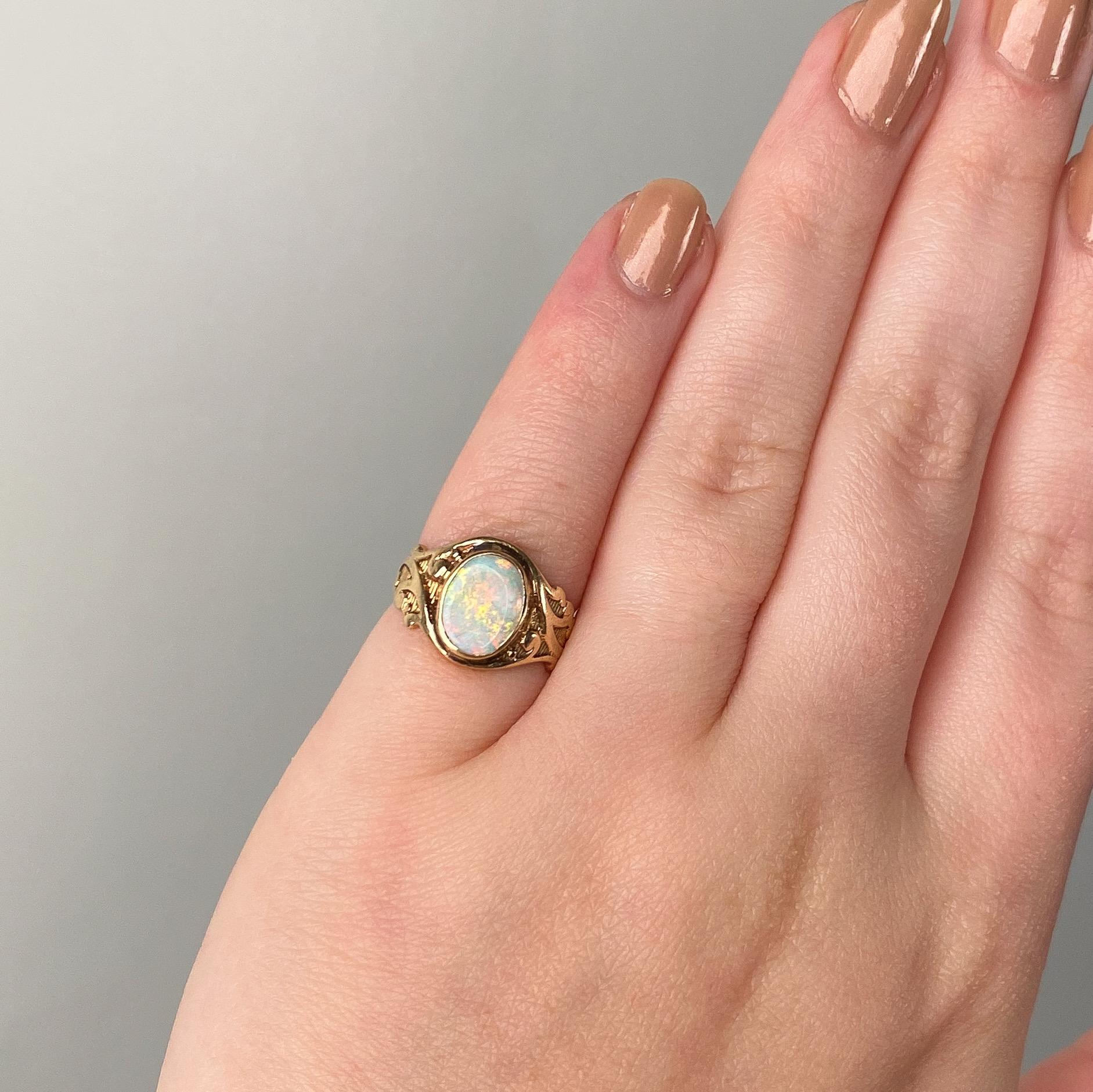 Bague ancienne en or 10k avec opale Bon état - En vente à Lewisburg, PA