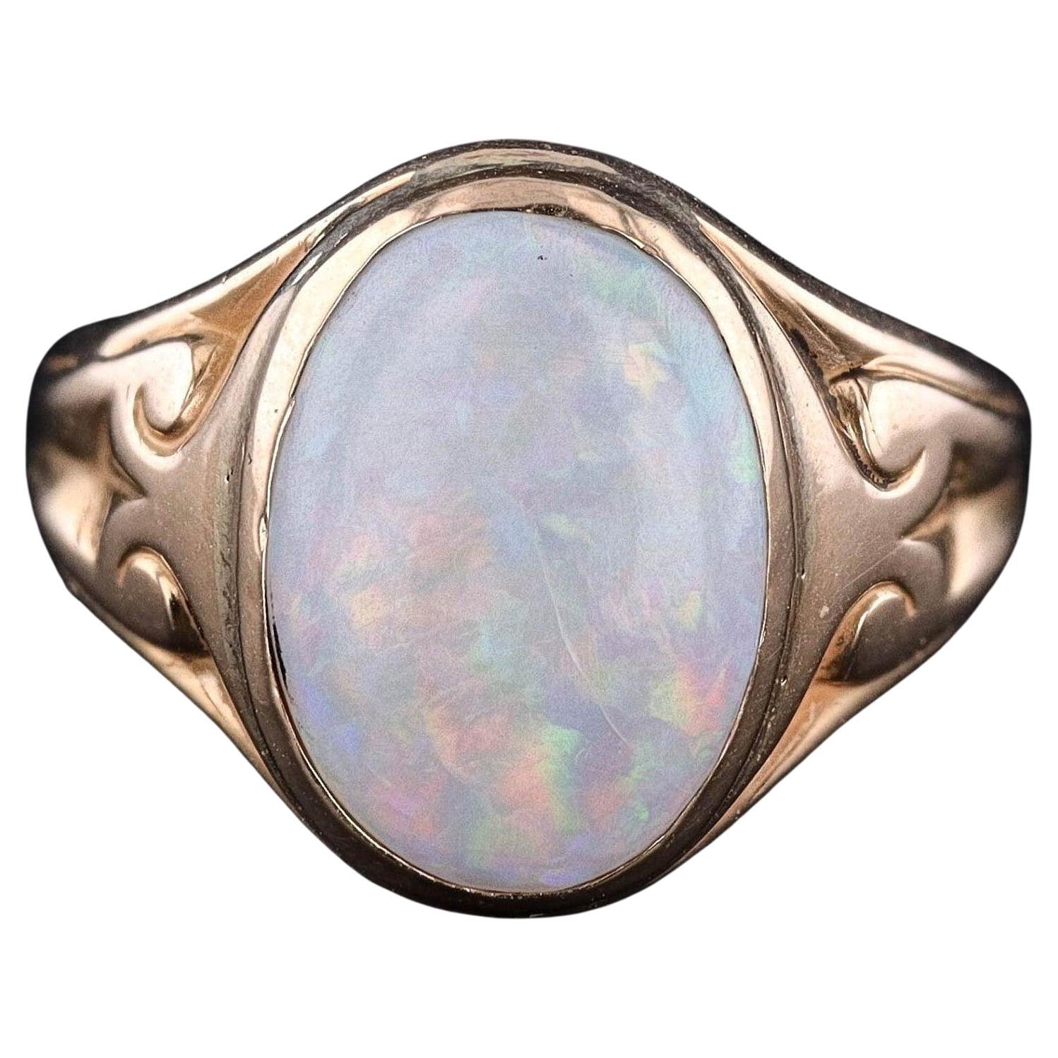 Antique Opal Ring of 14k Gold For Sale