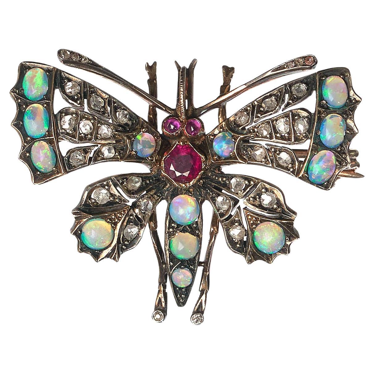 Antike Schmetterlingsbrosche aus Opal, Rubin und Diamant, um 1890 im Angebot