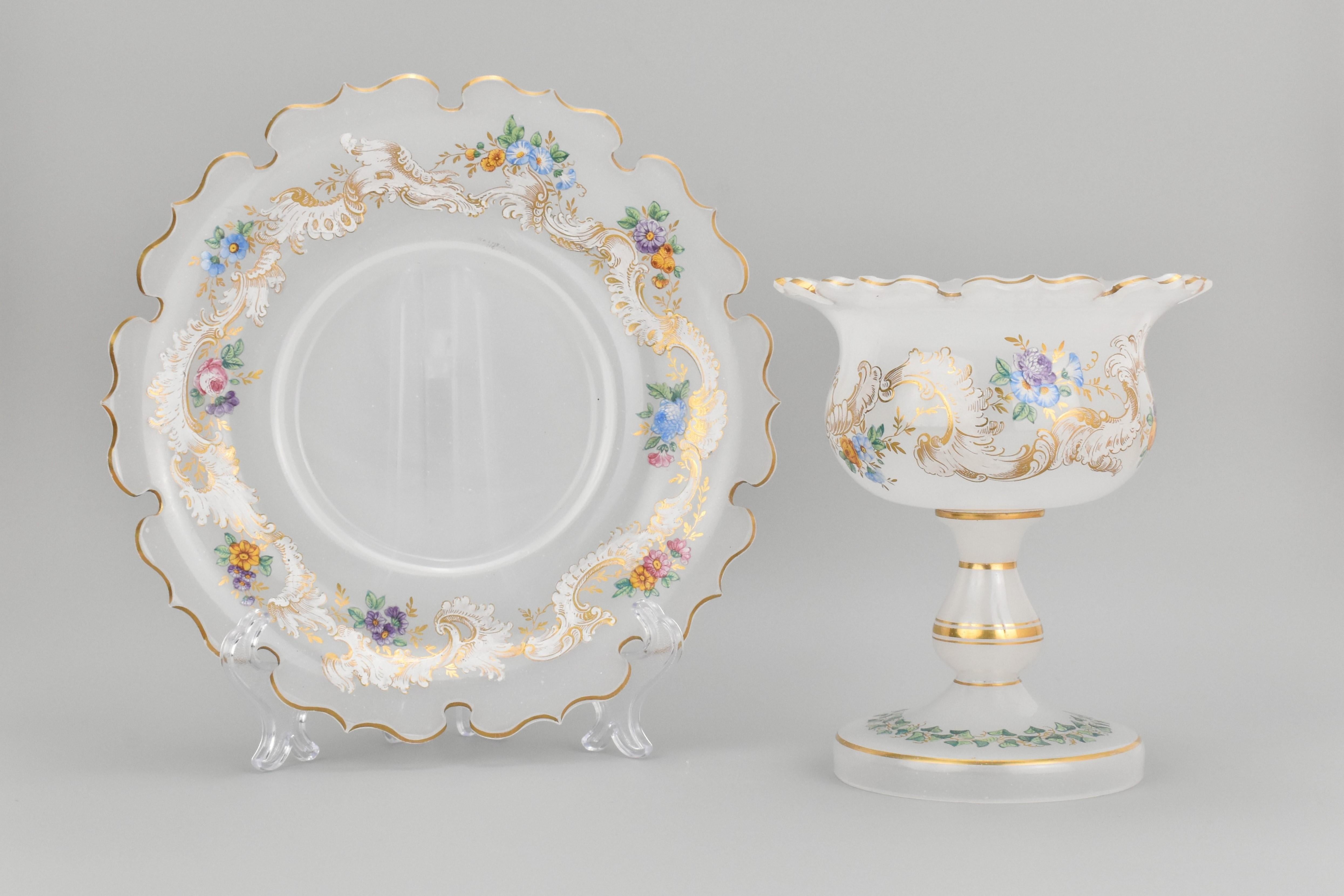 Centro de mesa y plato antiguos de cristal opalino esmaltado, Siglo XIX en Bueno estado para la venta en Rostock, MV