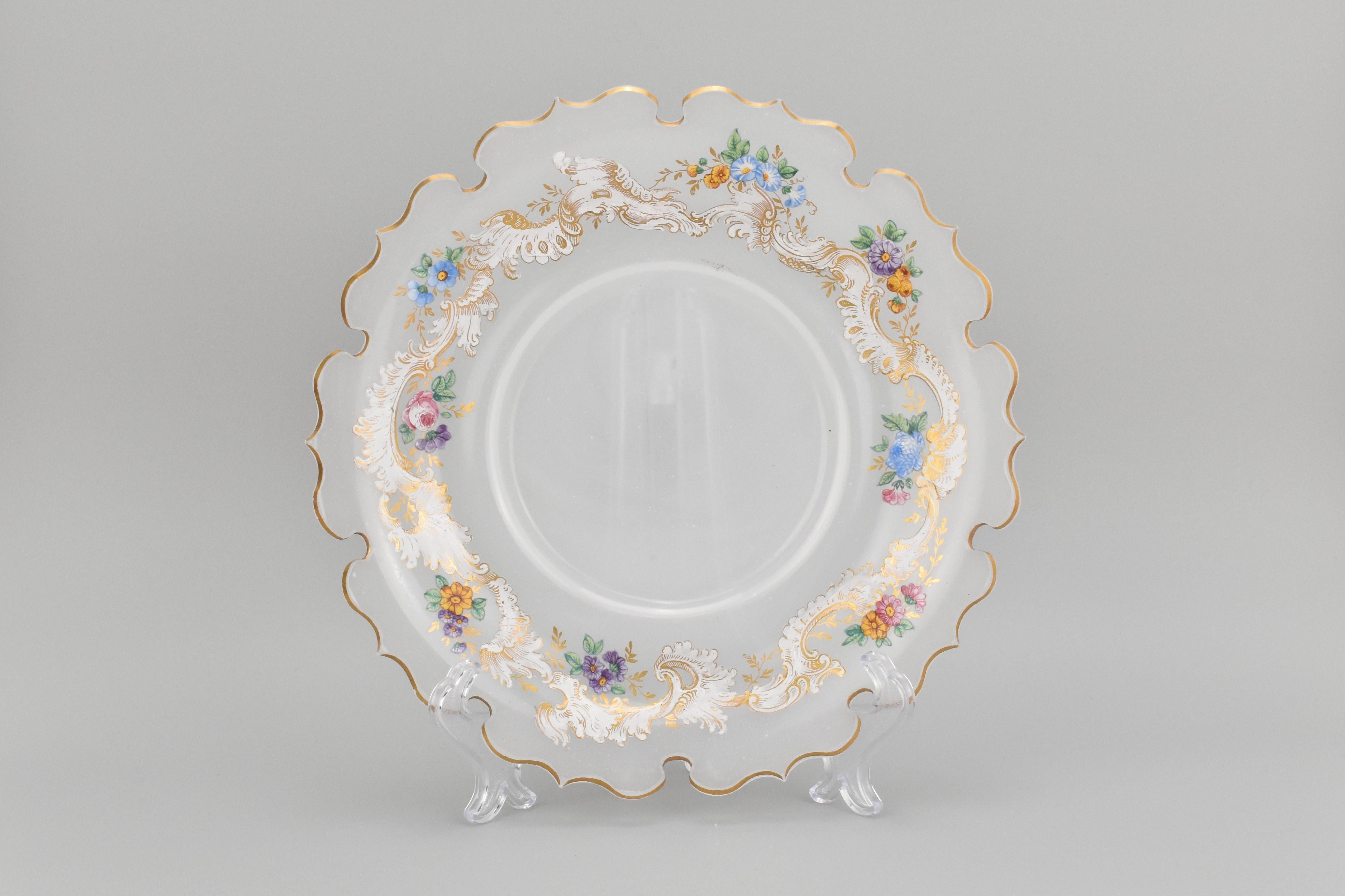 Centro de mesa y plato antiguos de cristal opalino esmaltado, Siglo XIX en venta 5