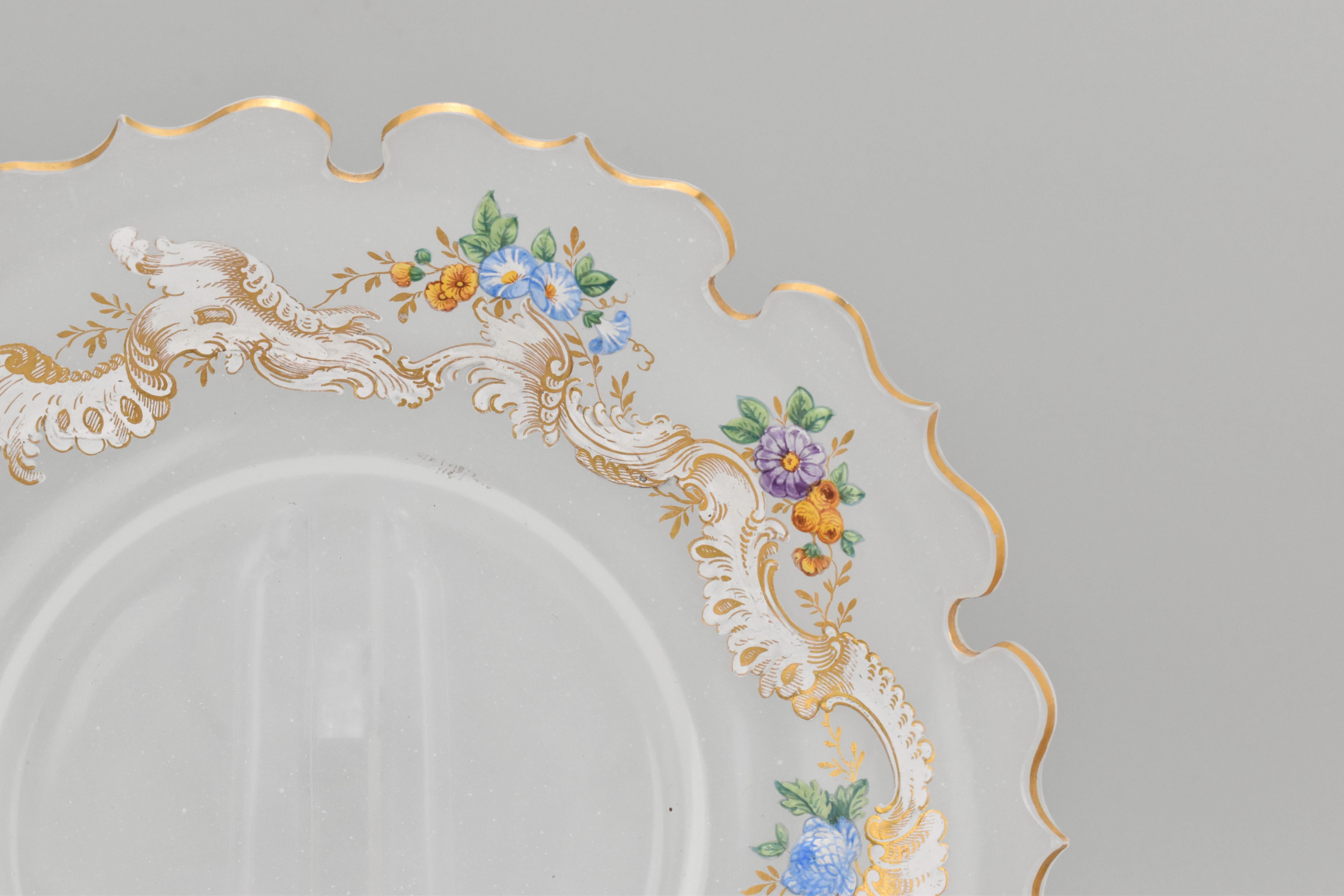 Centro de mesa y plato antiguos de cristal opalino esmaltado, Siglo XIX en venta 6