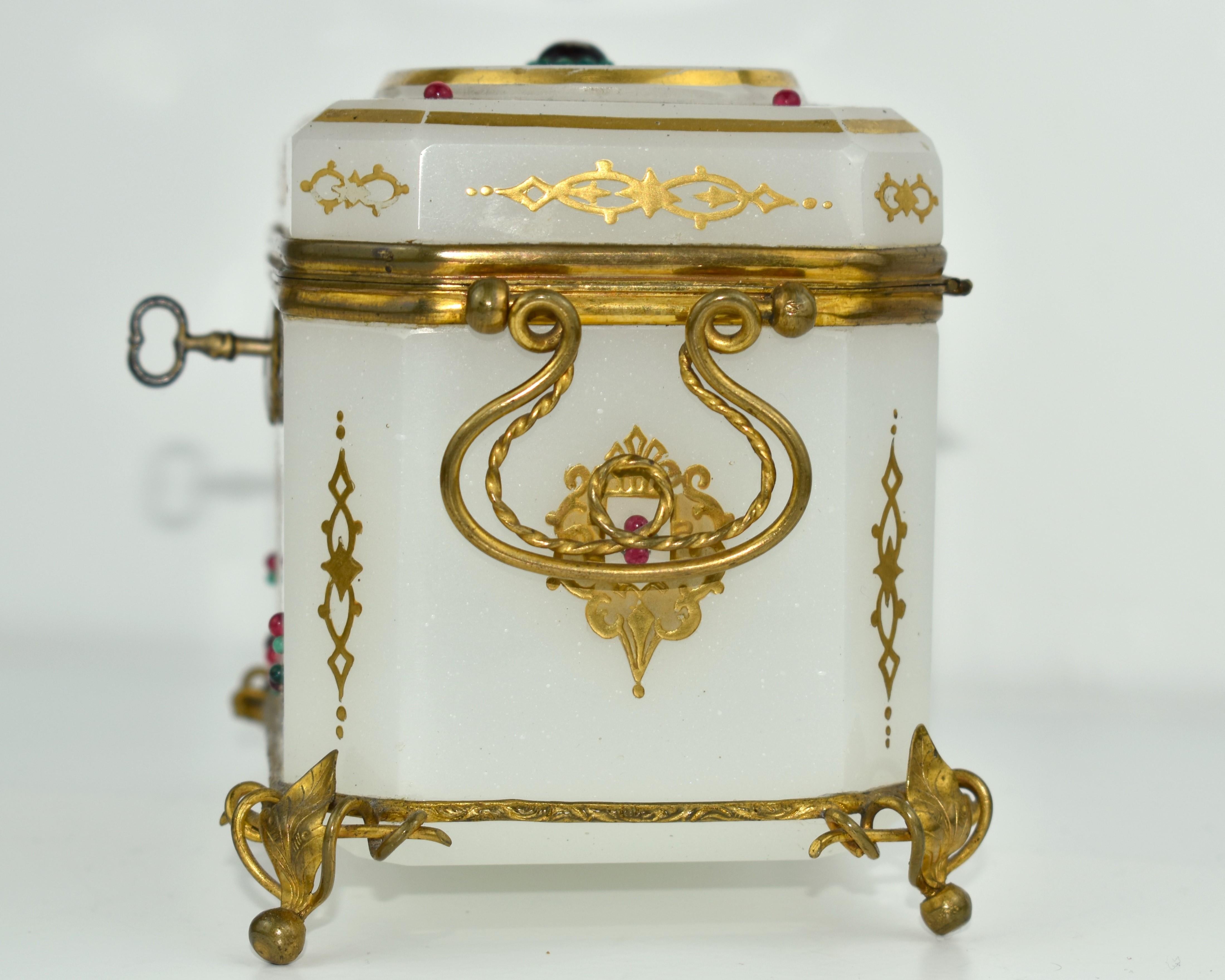 Antique Opaline Enamelled Glass Jewelry Casket Box, 19th Century In Good Condition In Rostock, MV