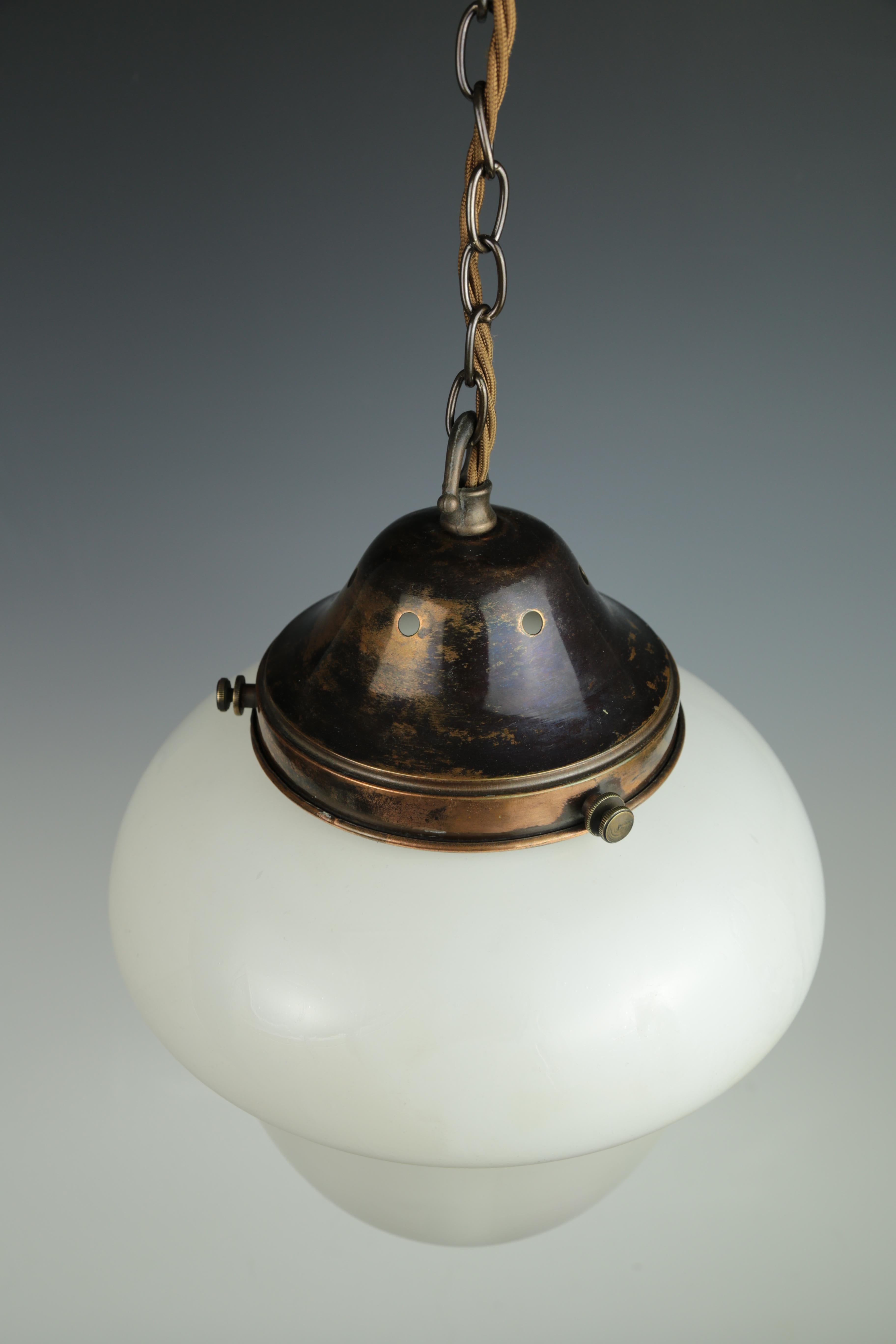 Lampada a sospensione antica opalina in vendita 6