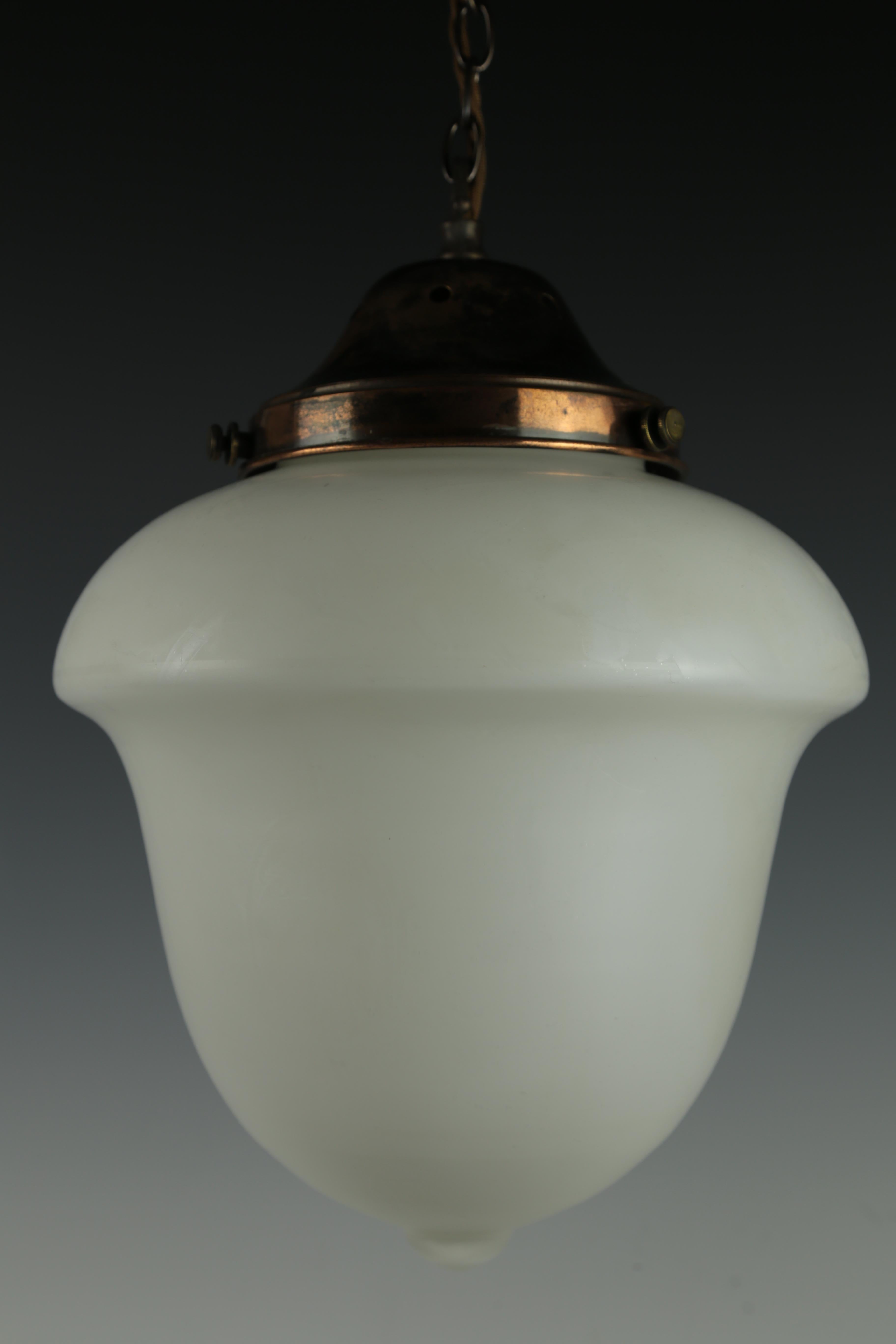 Lampada a sospensione antica opalina in vendita 1