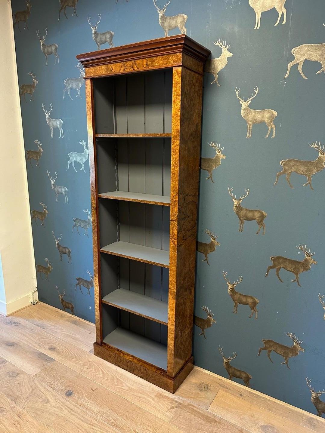 Beautiful antique open bookcase in burl walnut. The burl walnut is characterized by the beautiful pattern of the wood and the warm color.
Shelves are adjustable. Inside is finished blue/gray.

Origin: England
Period: Ca. 1900
Size: 64cm x 29cm x h.