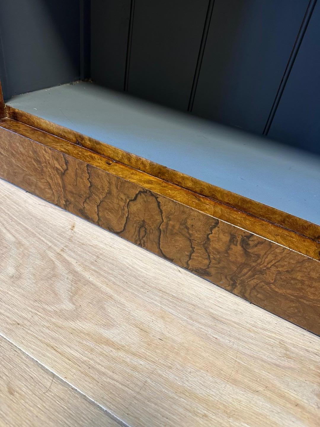 Walnut Antique open bookcase in burl walnut. For Sale