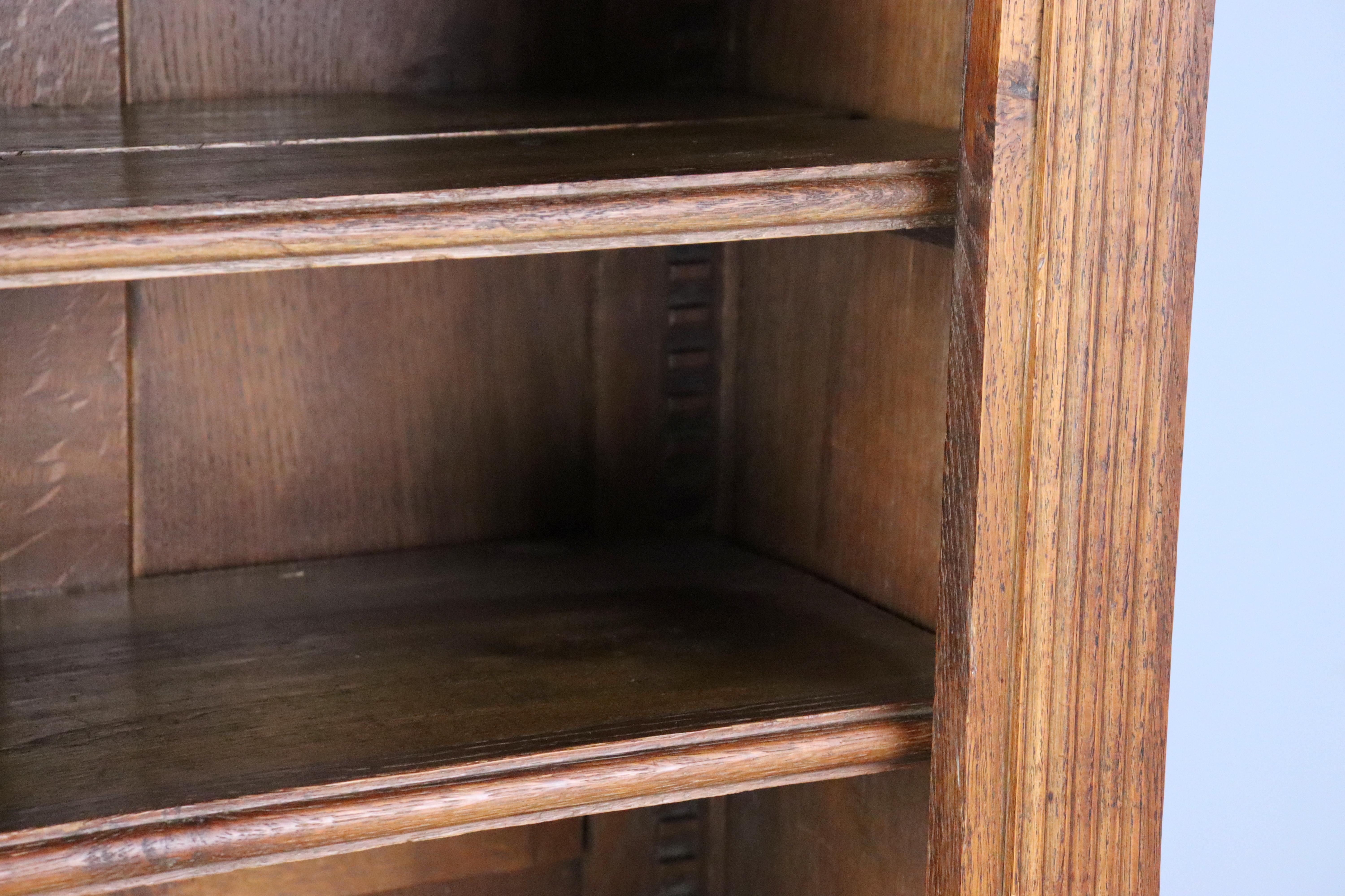 Antique Open Bookcase in Oak For Sale 1