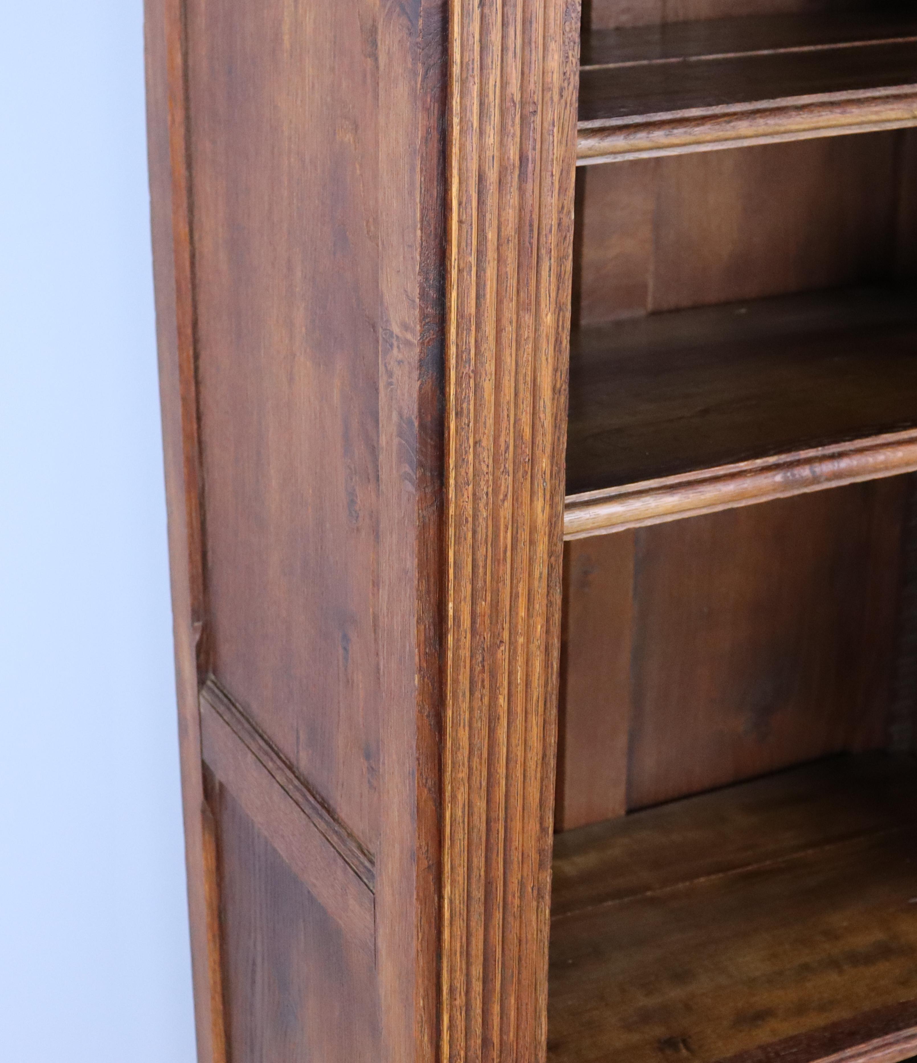 Antique Open Bookcase in Oak For Sale 3
