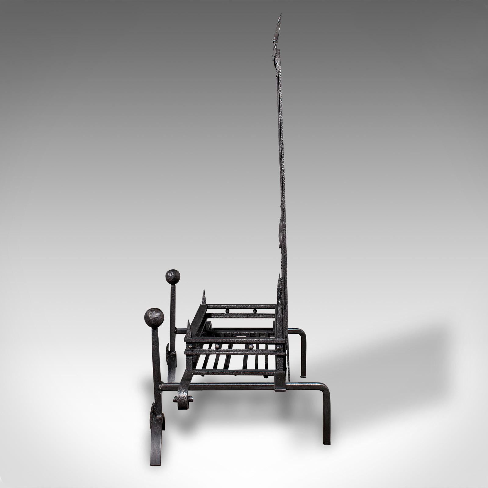Chimenea antigua de hogar abierto, inglesa, cesta de fuego, morillos, victoriana, c.1900 principios del siglo XX en venta