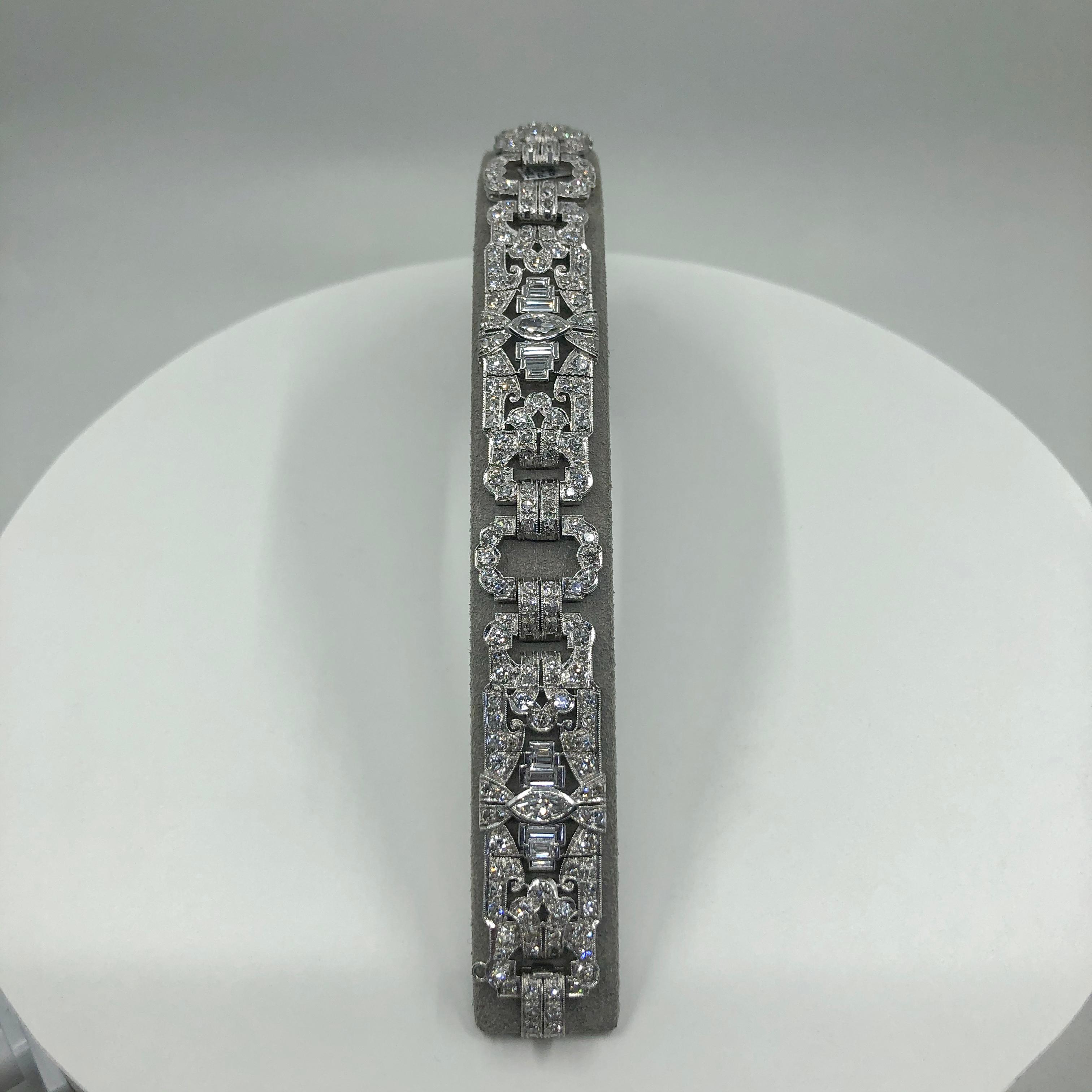 Antique Open-Work 14.30 Carats Fancy Cut Diamond Art Deco Bracelet in Platinum For Sale 1